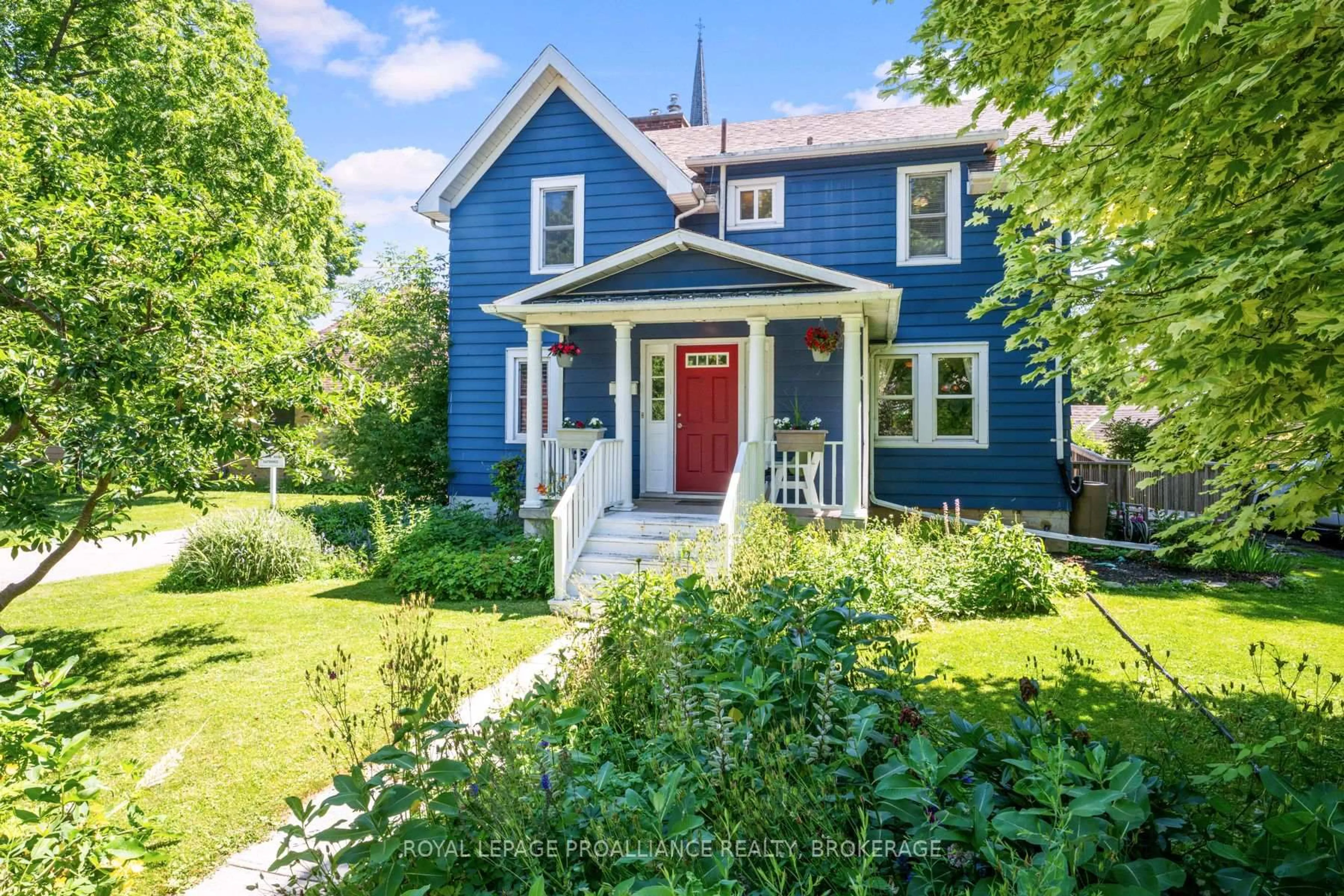 Home with vinyl exterior material, street for 35 Princess St, Gananoque Ontario K7G 2N2