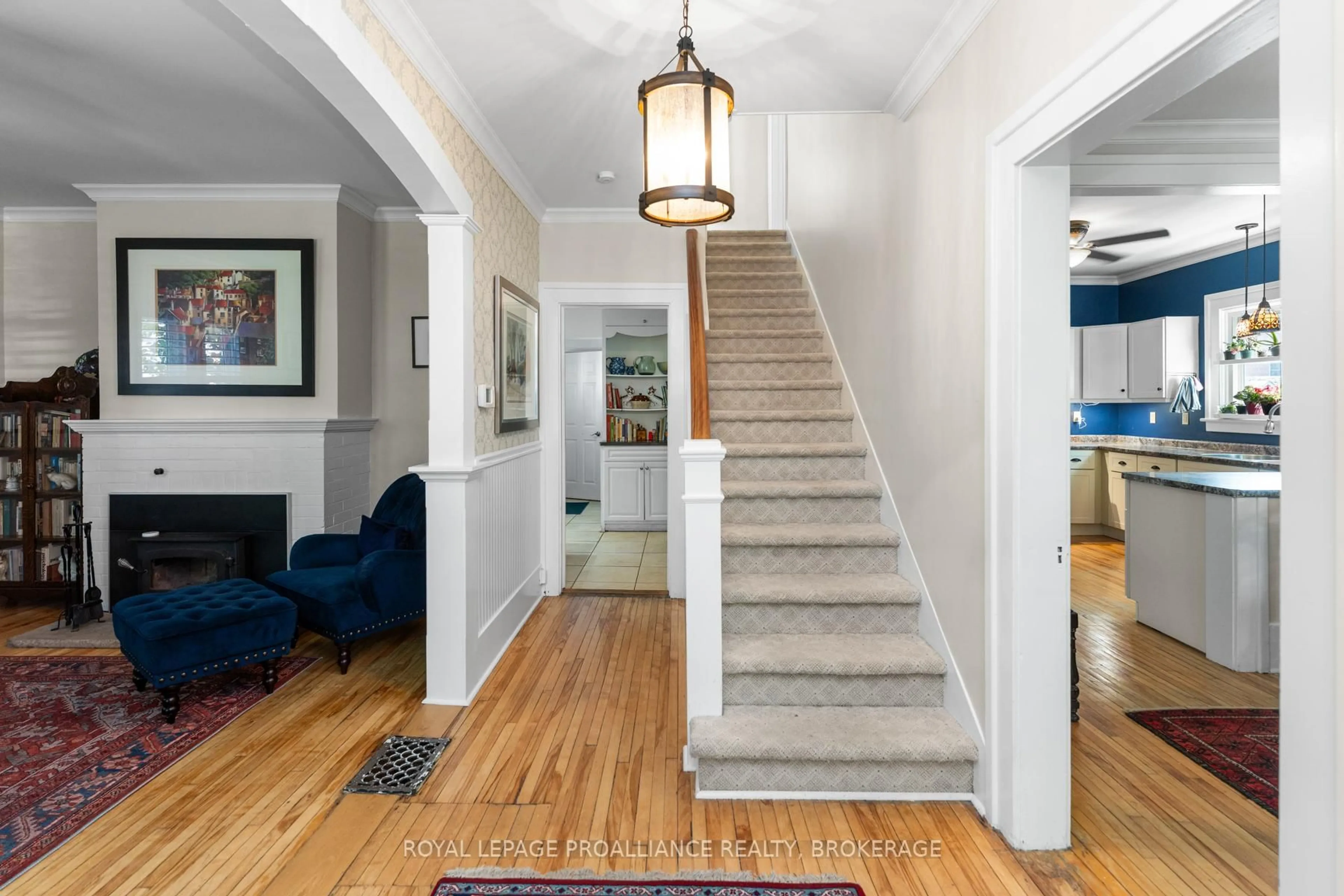Indoor entryway for 35 Princess St, Gananoque Ontario K7G 2N2
