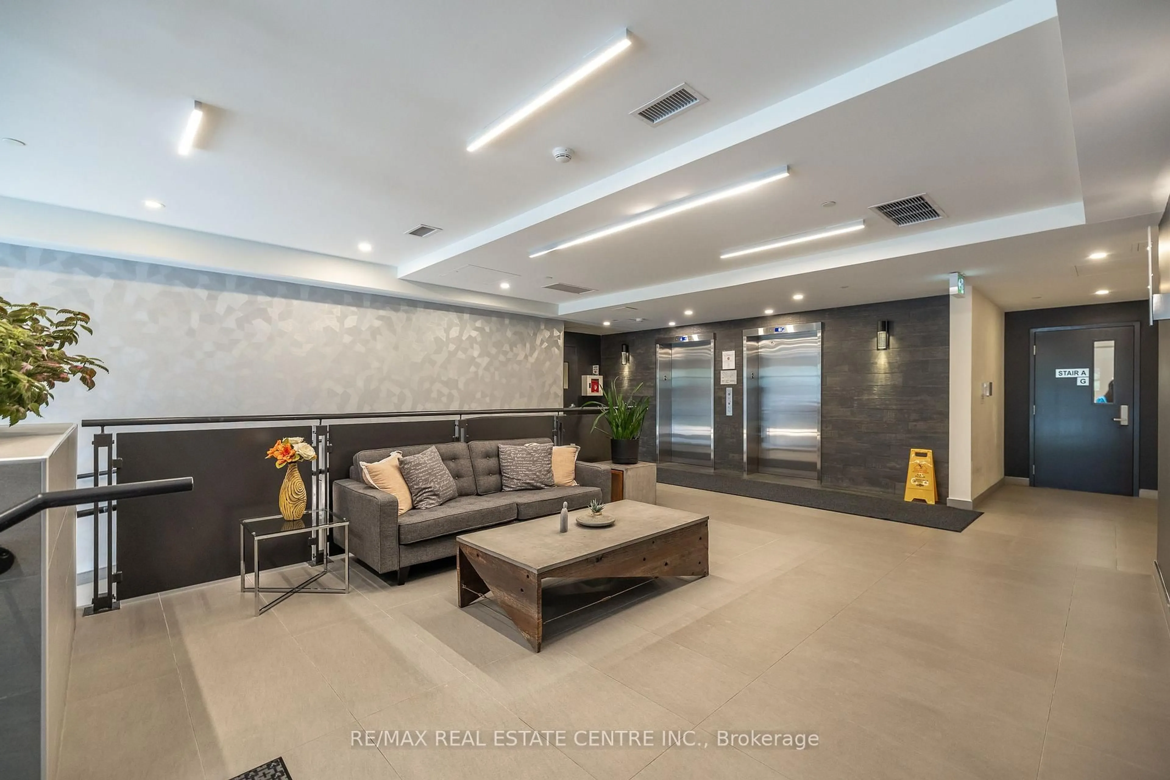 Lobby for 690 King St #412, Kitchener Ontario N2G 0B9