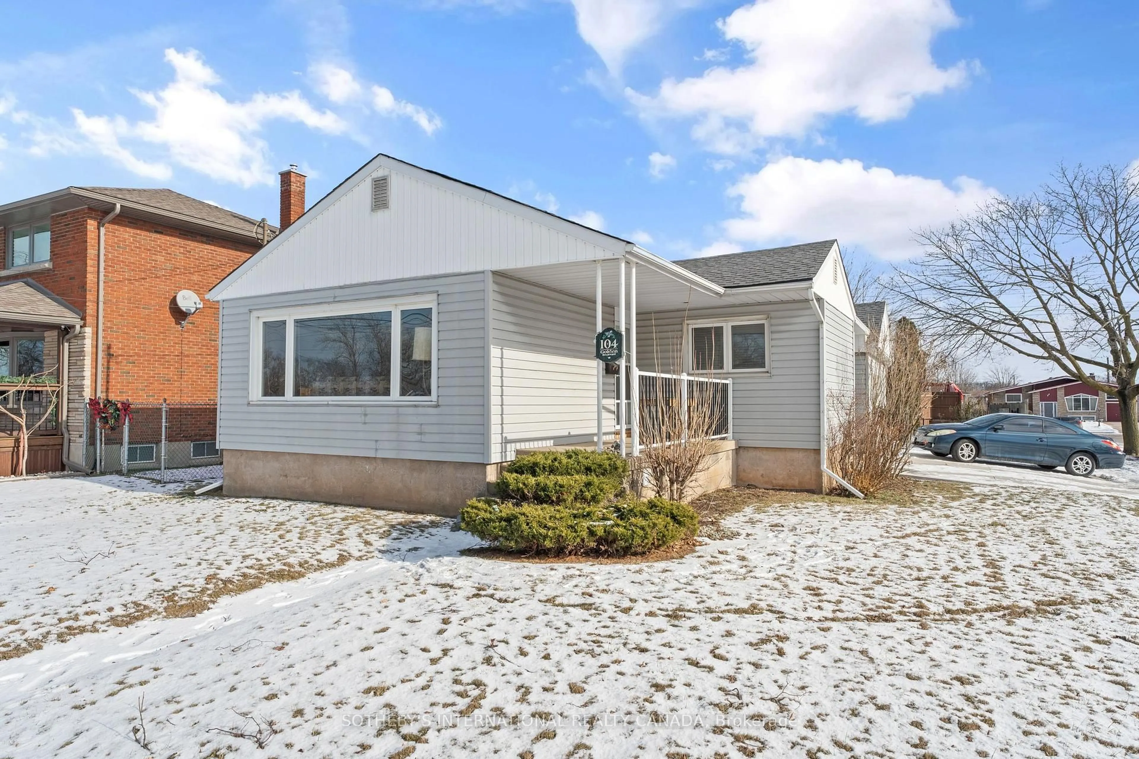 Home with vinyl exterior material, street for 104 Golden Blvd, Welland Ontario L3B 1H7