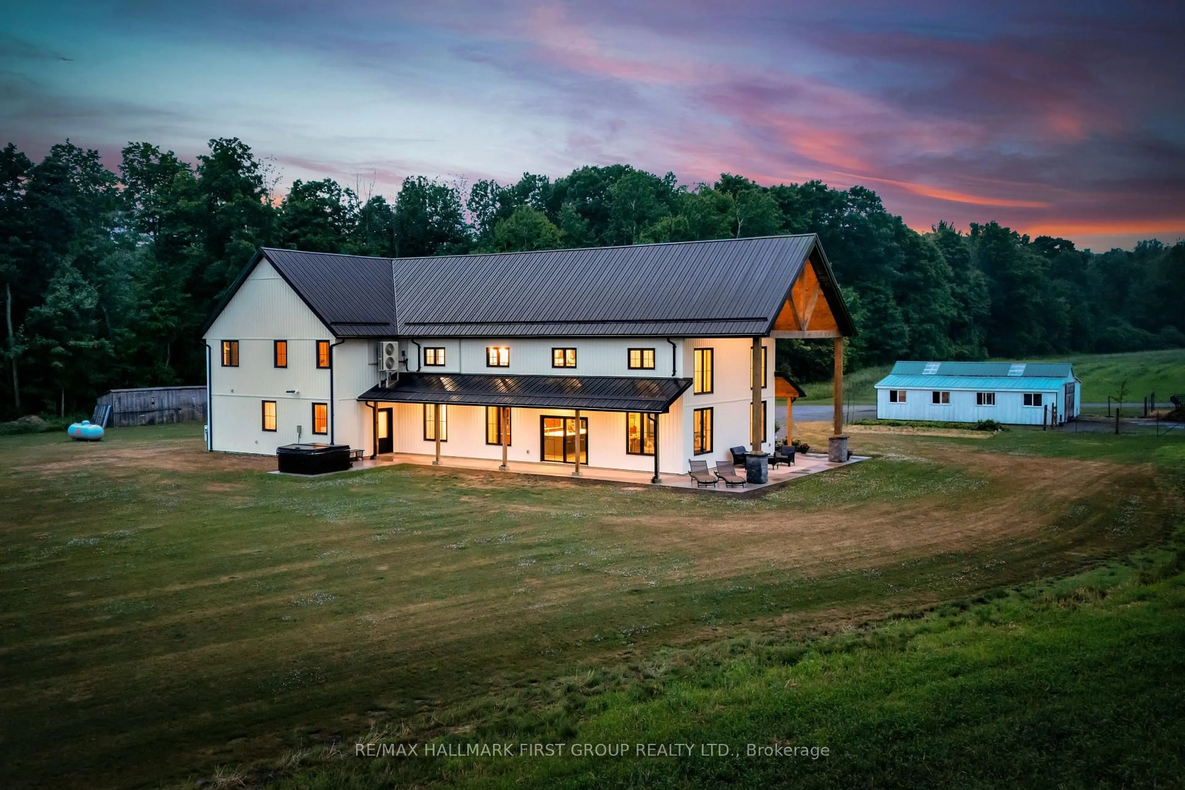 A pic from outside/outdoor area/front of a property/back of a property/a pic from drone, building for 708 Scriver Rd, Brighton Ontario K0K 1H0
