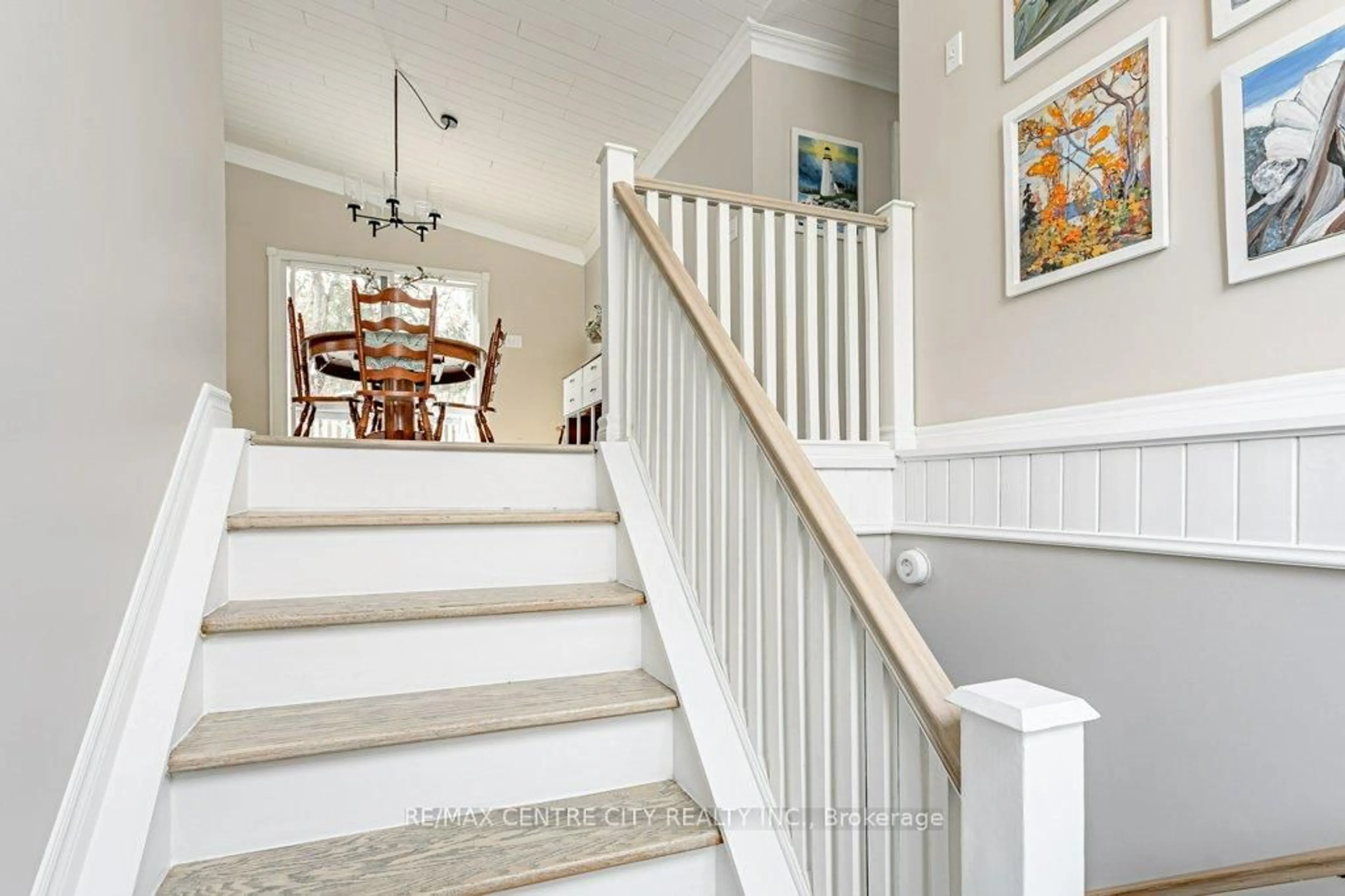 Stairs for 10161 Andrea St, Lambton Shores Ontario N0M 2L0