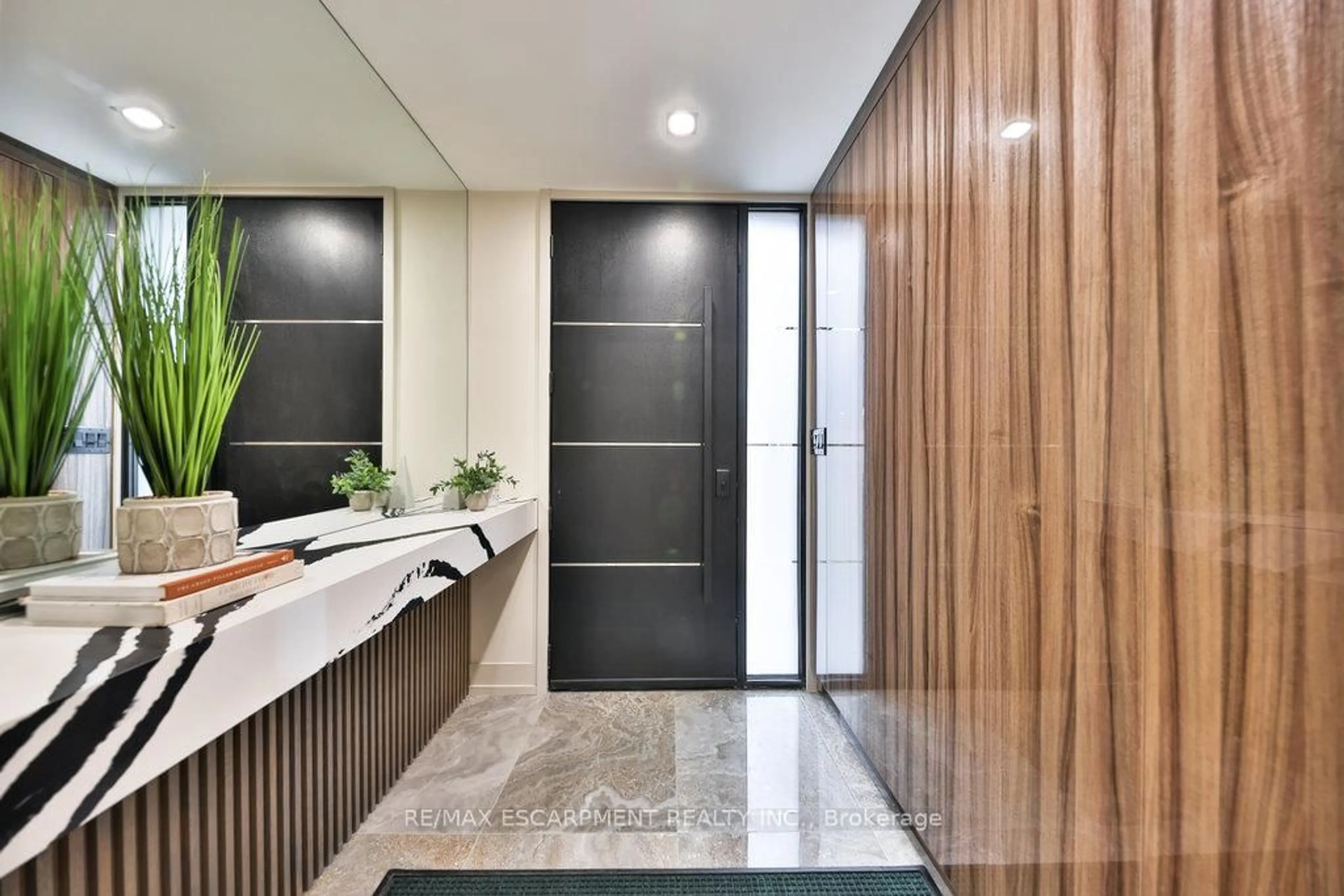 Contemporary bathroom, ceramic/tile floor for 55 West 22nd St, Hamilton Ontario L9C 4N5