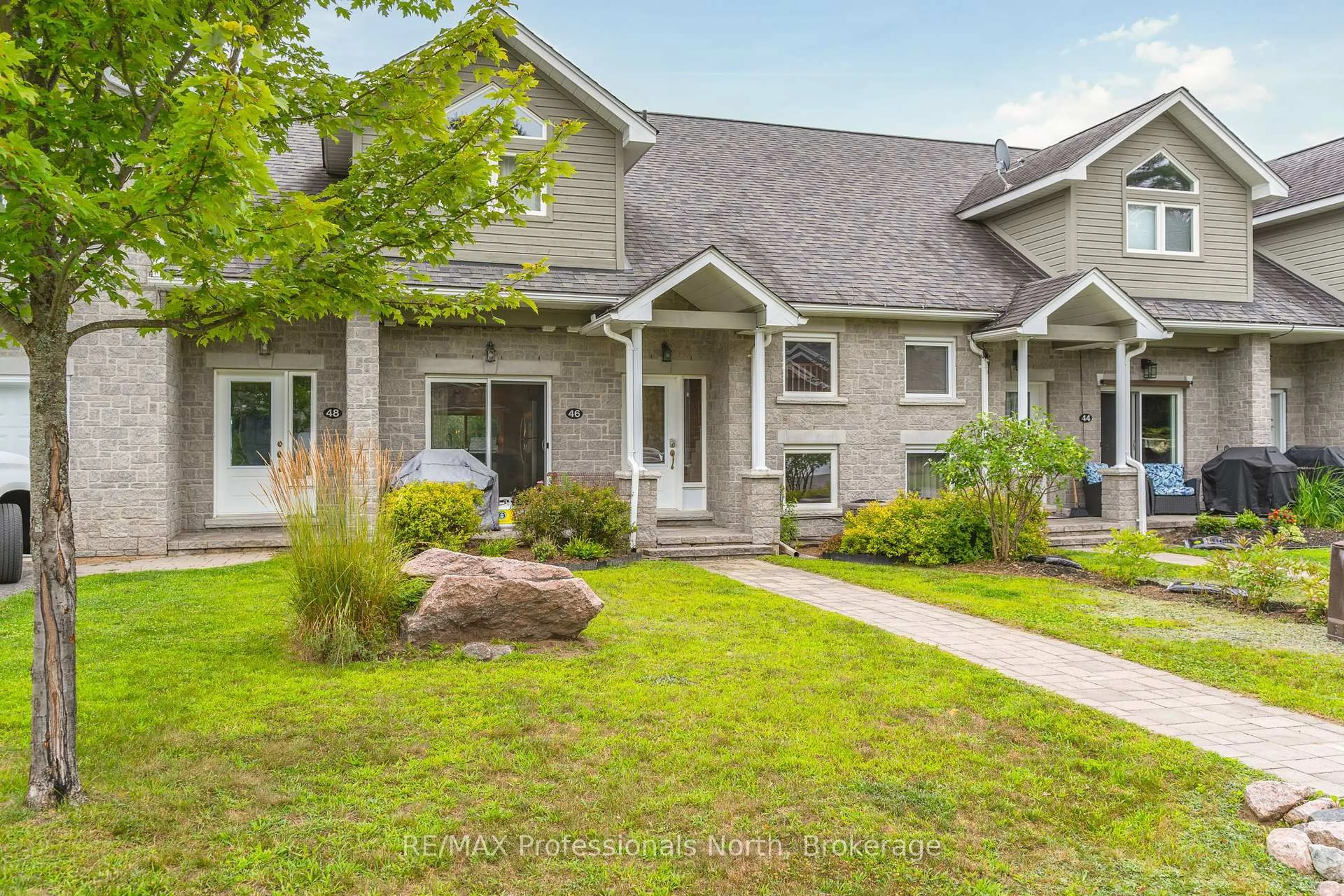 Home with vinyl exterior material, street for 46 Webb Circ, Dysart et al Ontario K0M 1S0