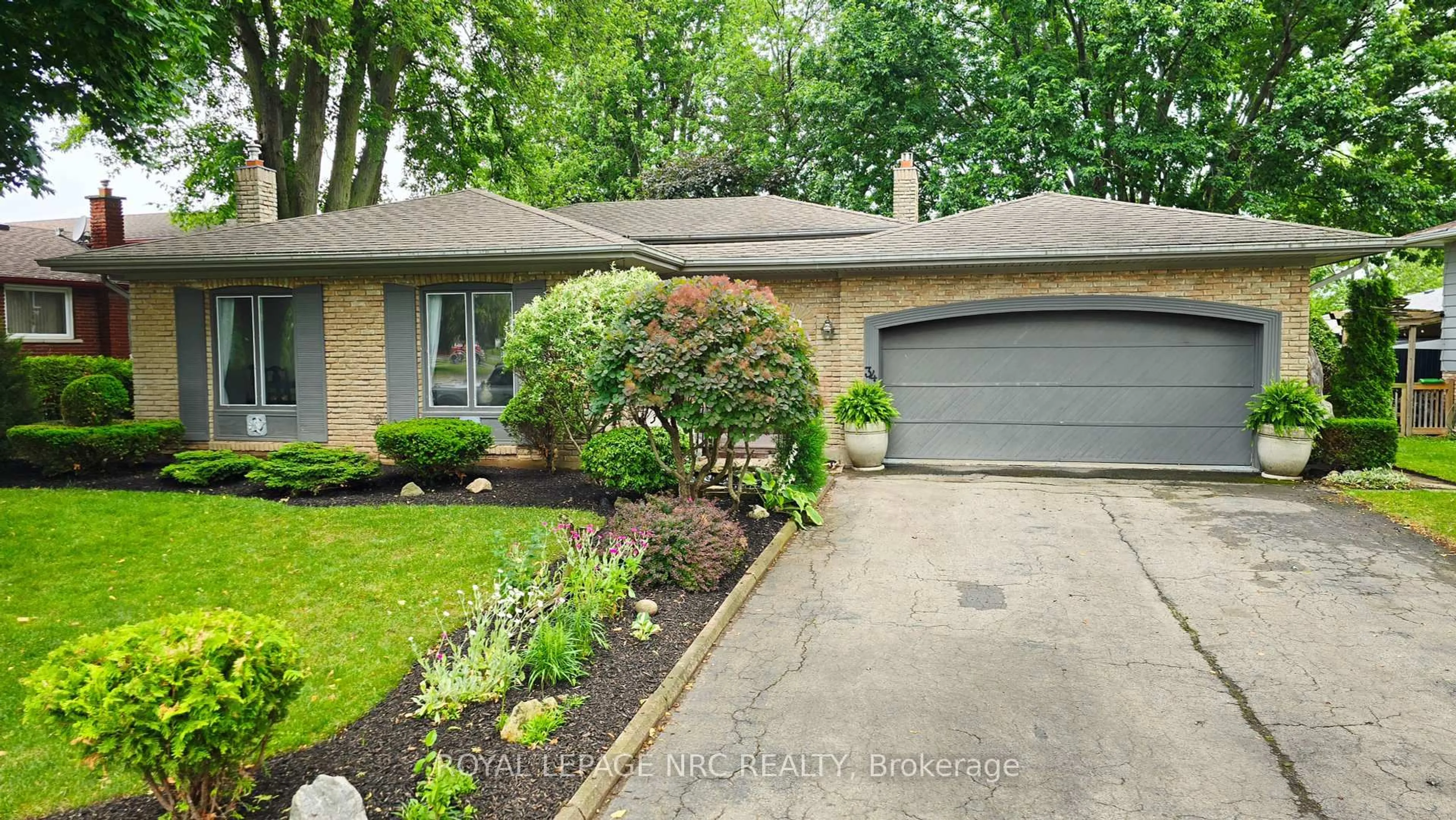 Home with brick exterior material, street for 34 McColl Dr, Welland Ontario L3C 3L7