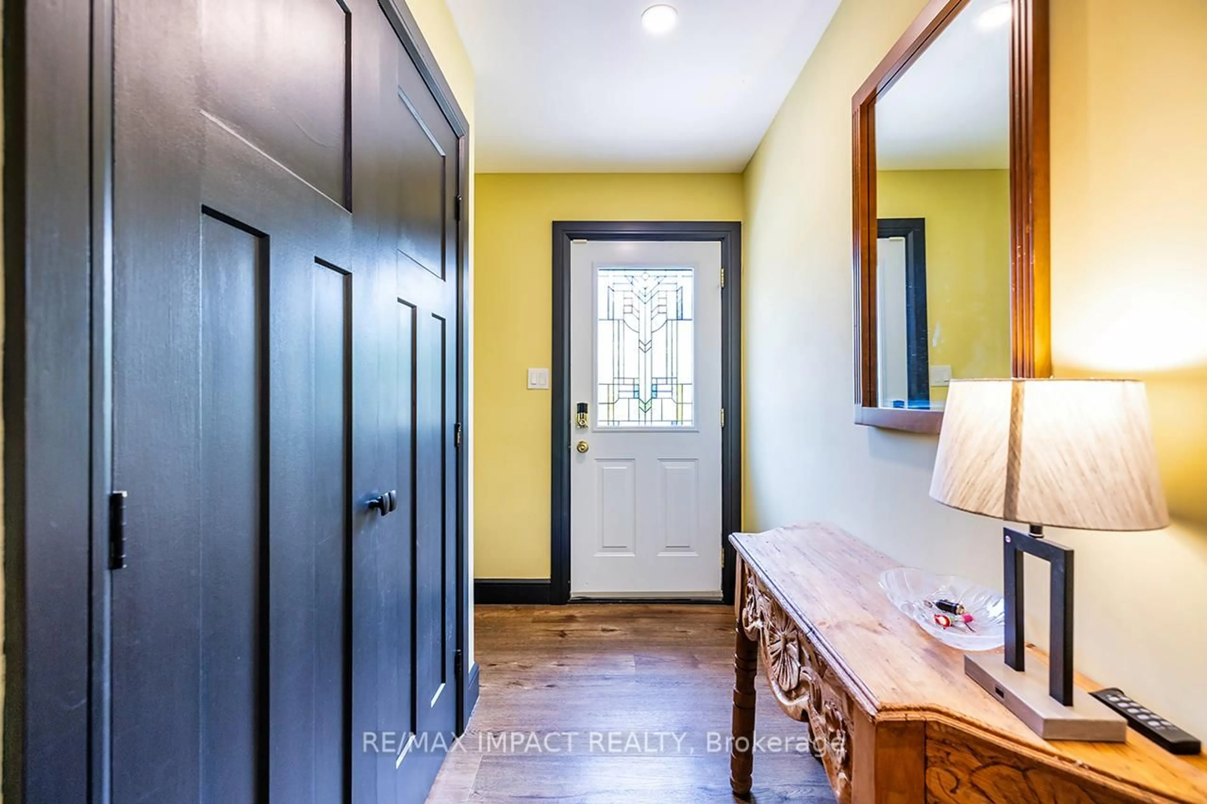 Indoor entryway for 17660 Telephone Rd, Ingleside Ontario K8V 5P4