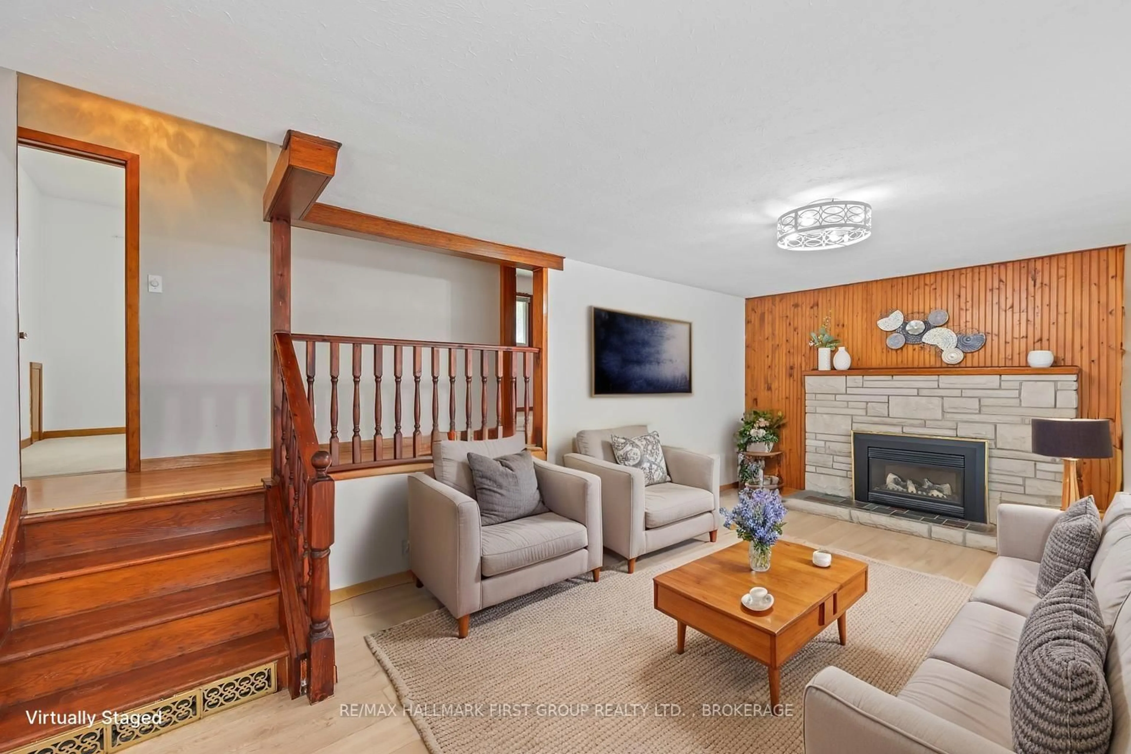 Living room with furniture, unknown for 73 Water St, Napanee Ontario K7R 1V6