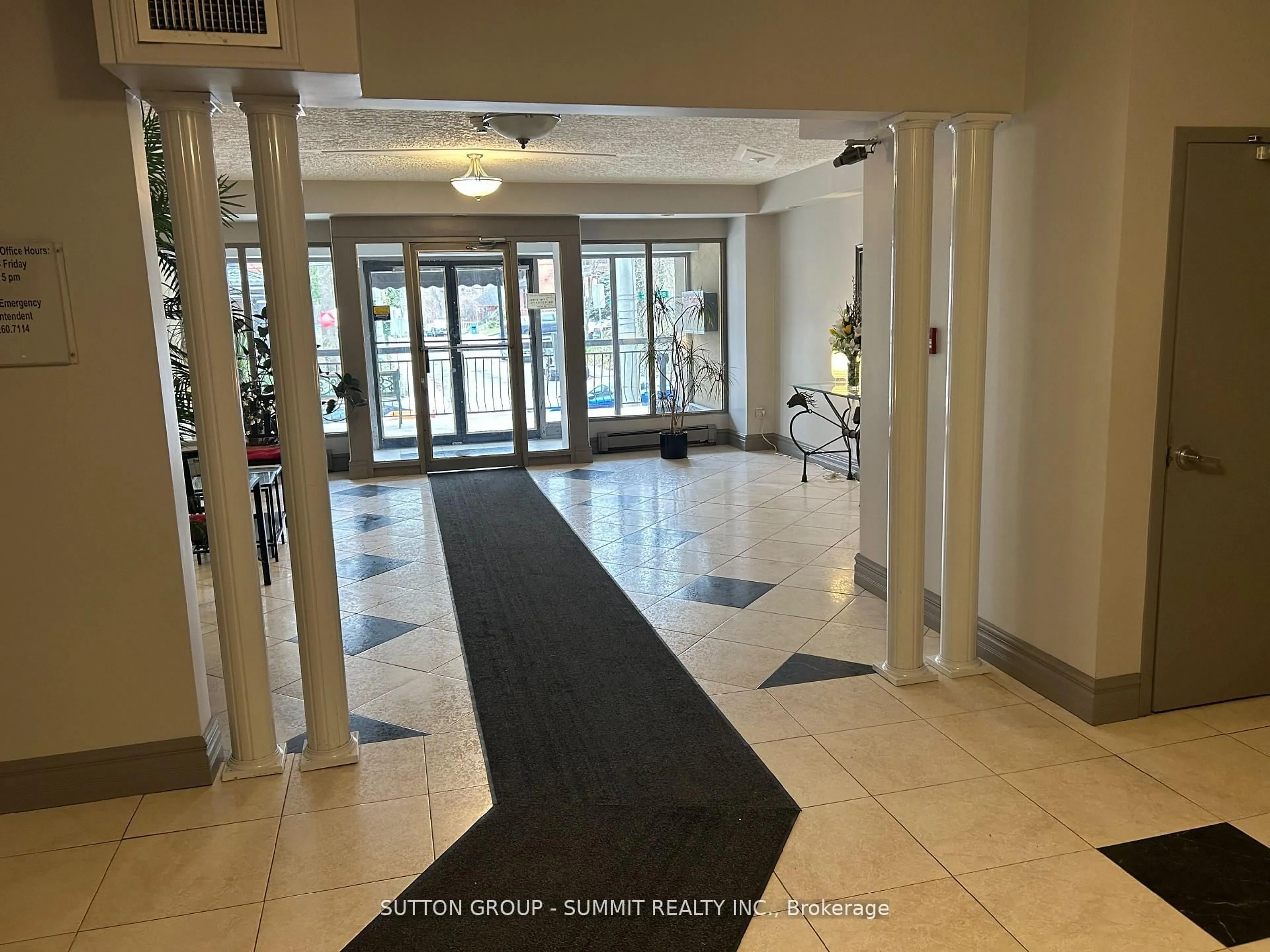 Indoor foyer for 101 Queen St #506, Hamilton Ontario L8P 3R9