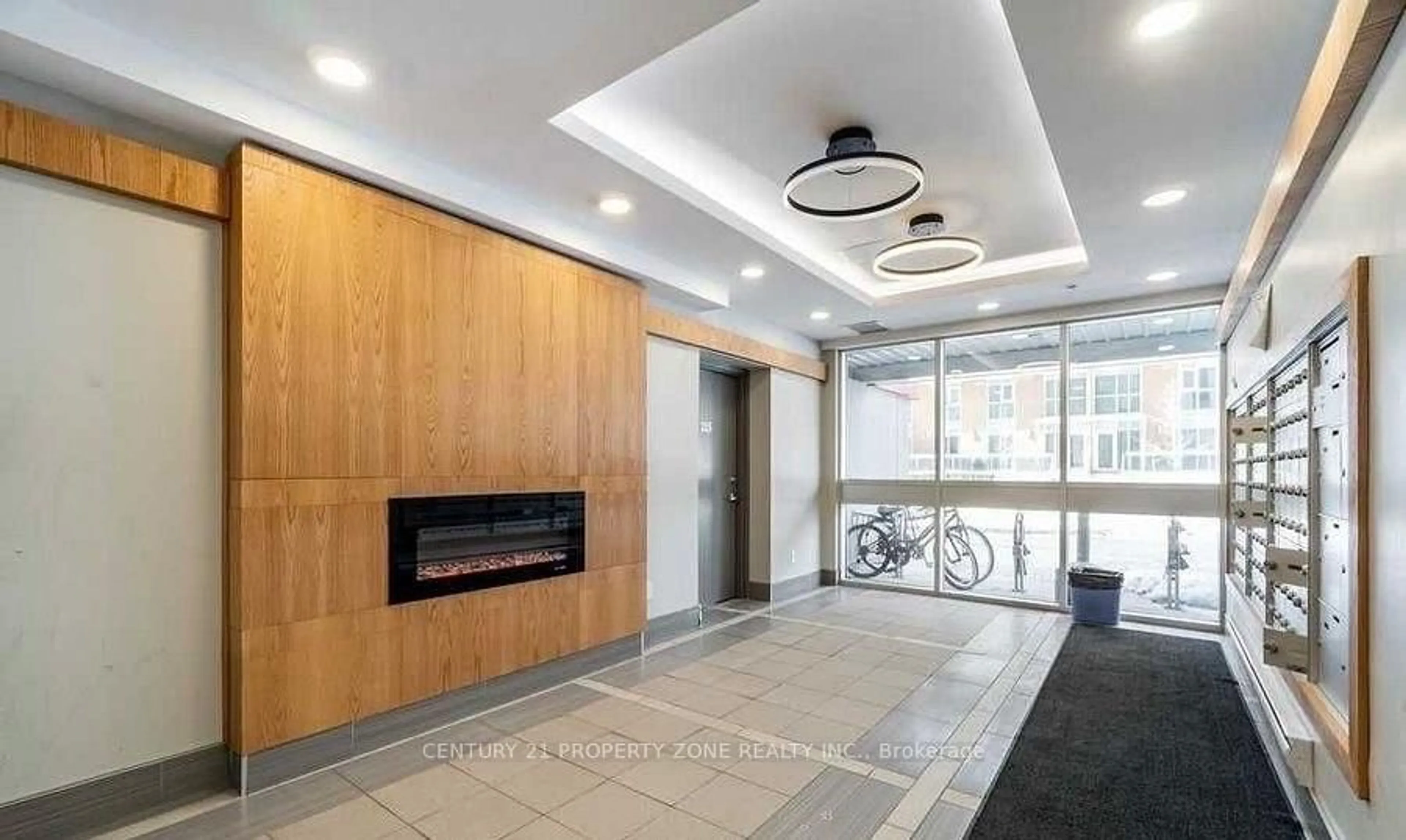 Indoor foyer for 258B B Sunview St, Waterloo Ontario N2L 0H7