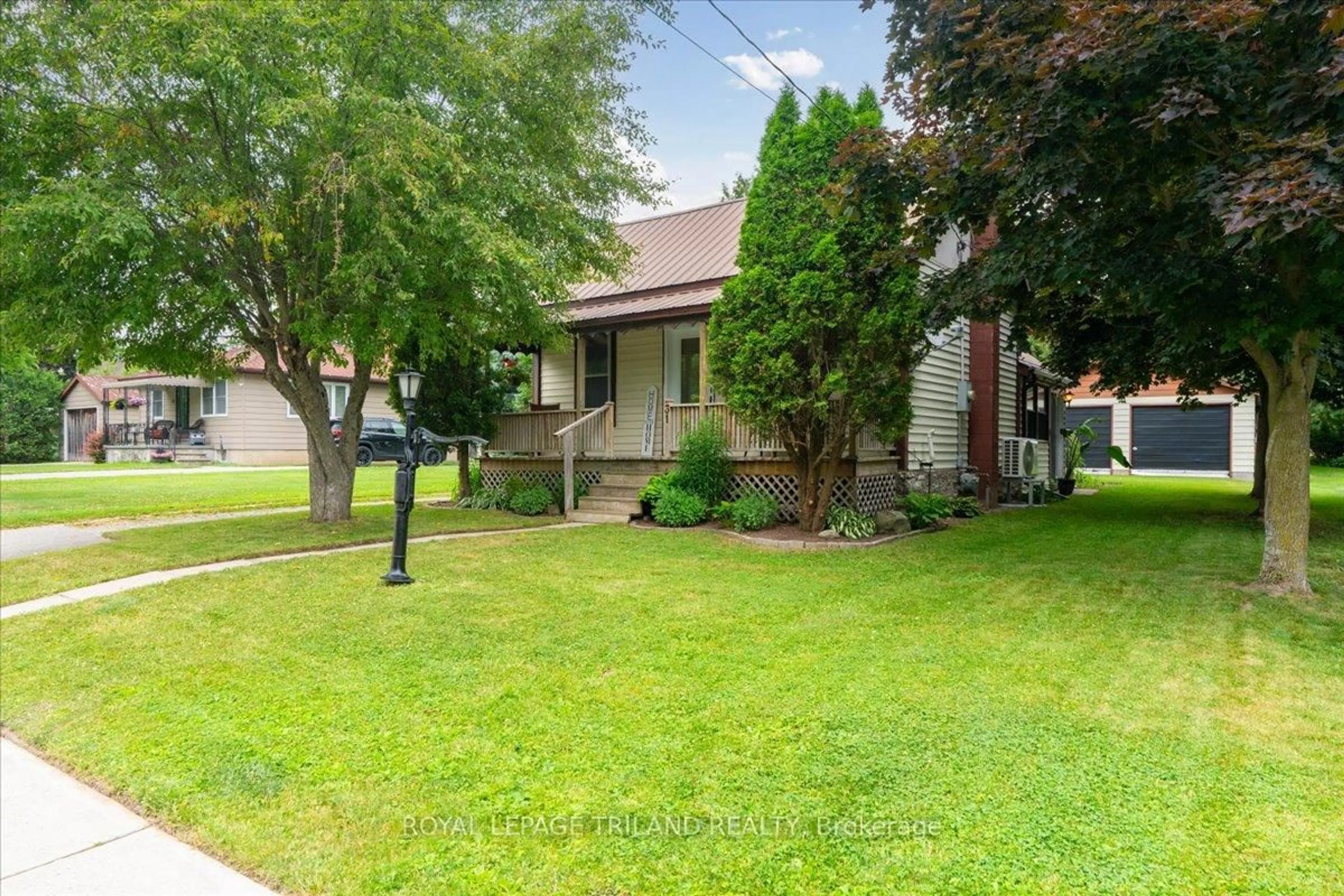 A pic from outside/outdoor area/front of a property/back of a property/a pic from drone, street for 31 Carrall St, St. Marys Ontario N4X 1C8