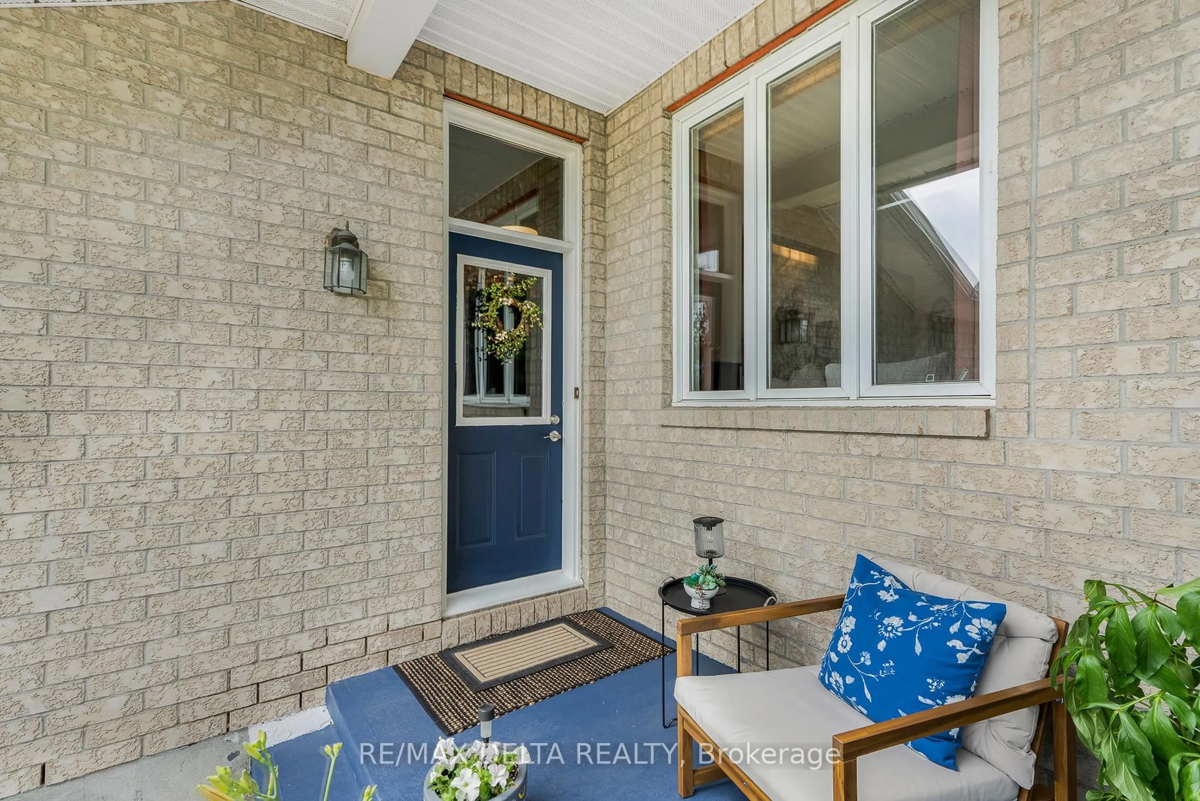 Indoor entryway for 1916 Hennessy Cres, Ottawa Ontario K4A 3X7