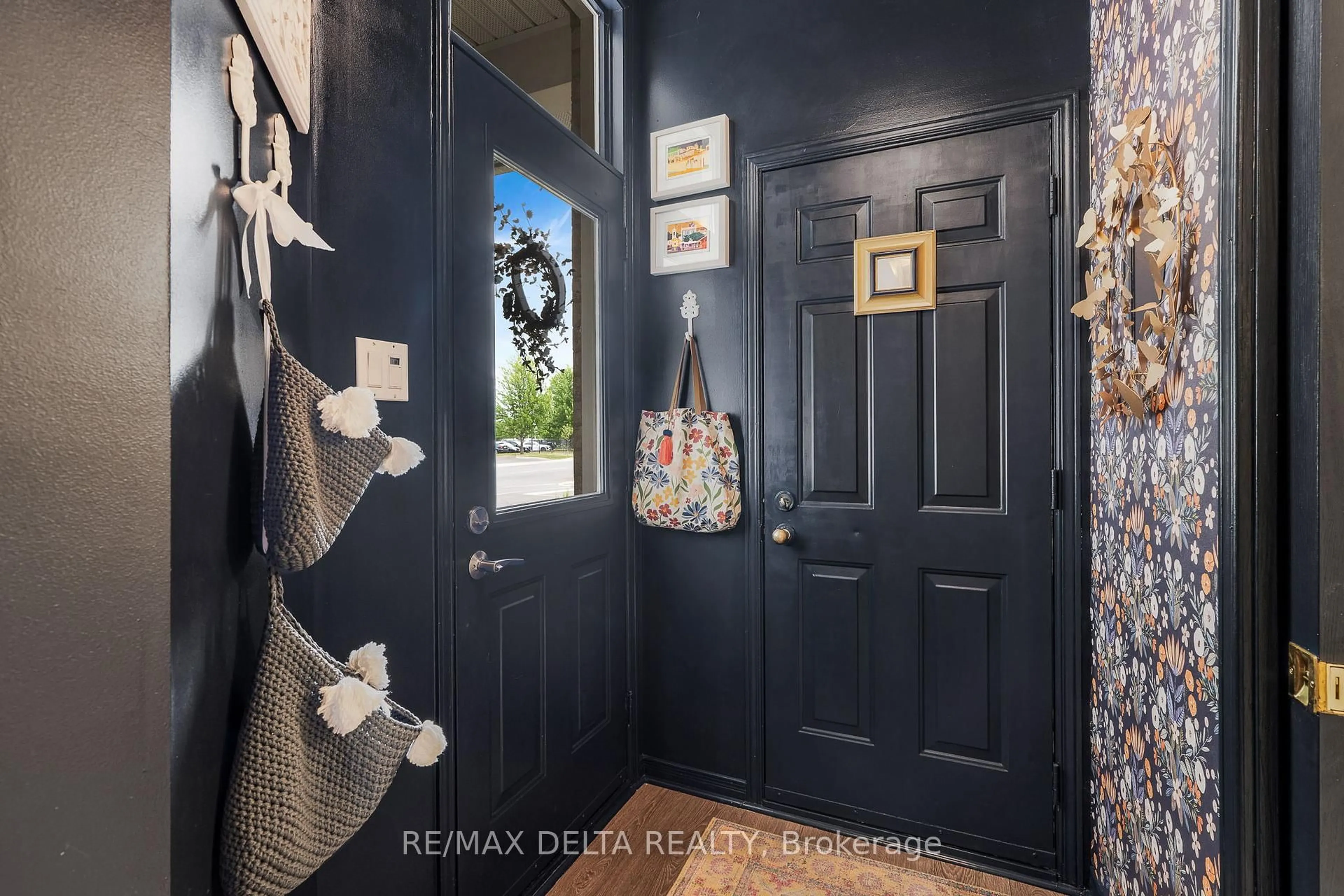 Indoor entryway for 1916 Hennessy Cres, Ottawa Ontario K4A 3X7
