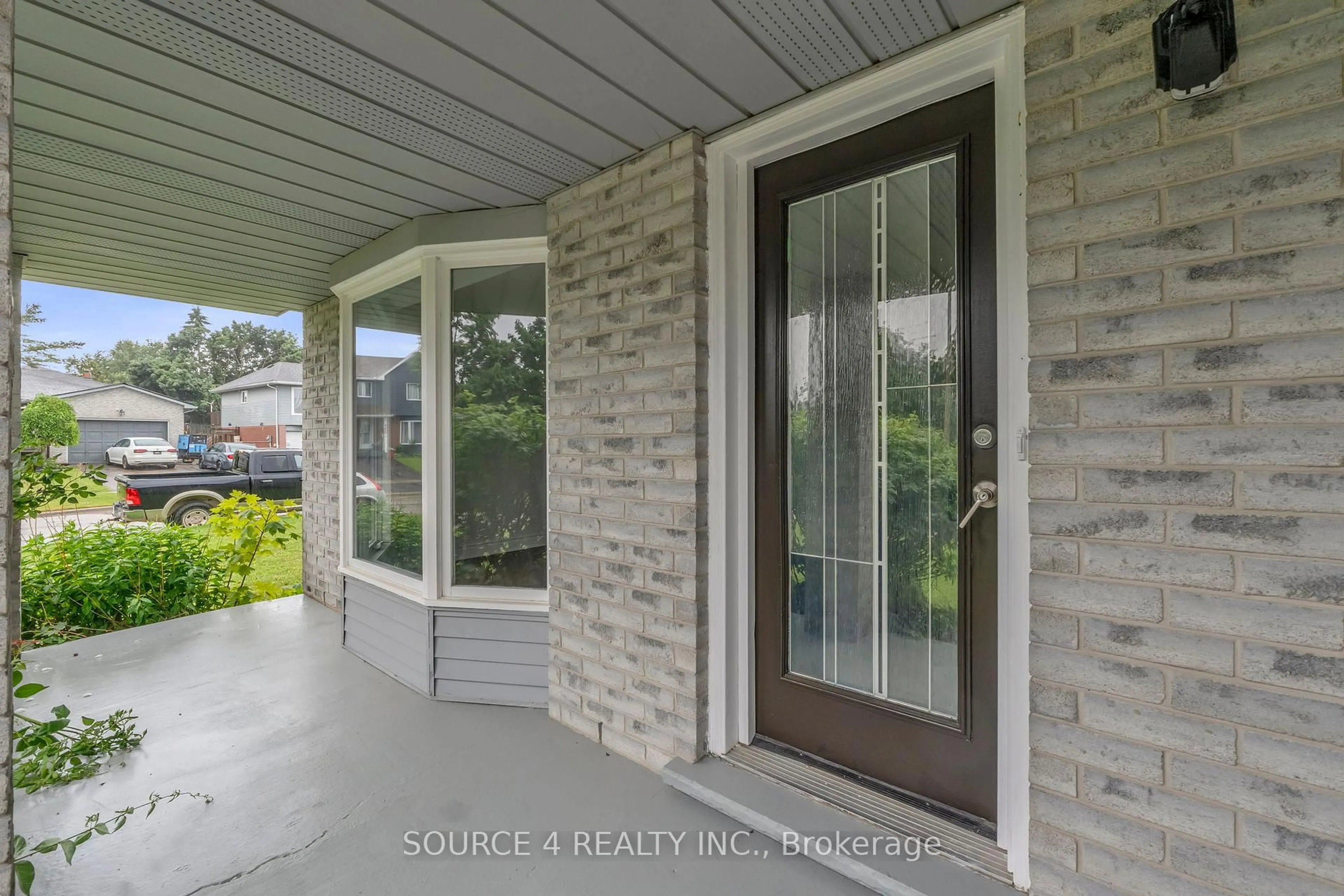Indoor entryway for 617 Canfield Pl, Shelburne Ontario L9V 3A5