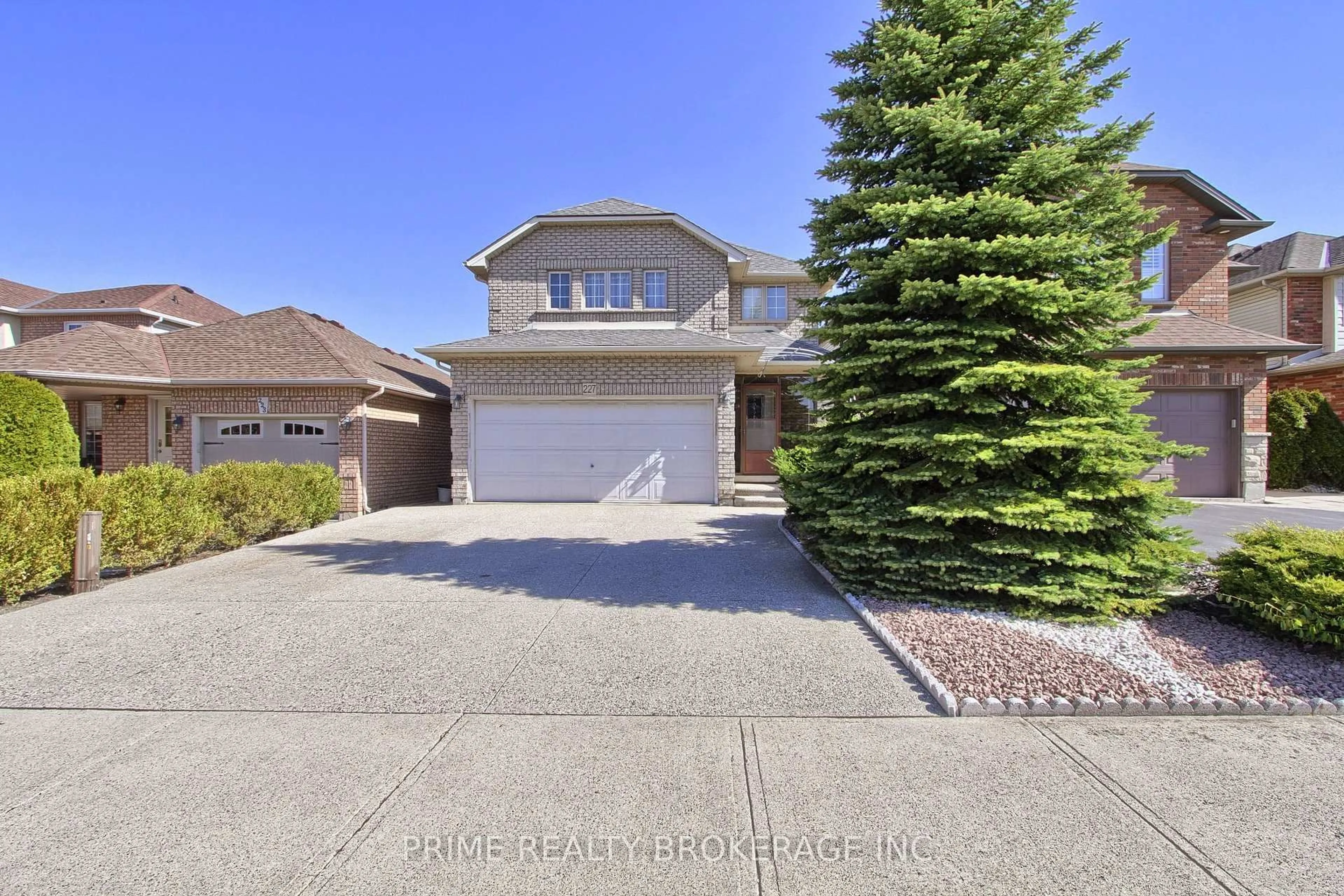 A pic from outside/outdoor area/front of a property/back of a property/a pic from drone, street for 227 Hepburn Cres, Hamilton Ontario L9C 7T3