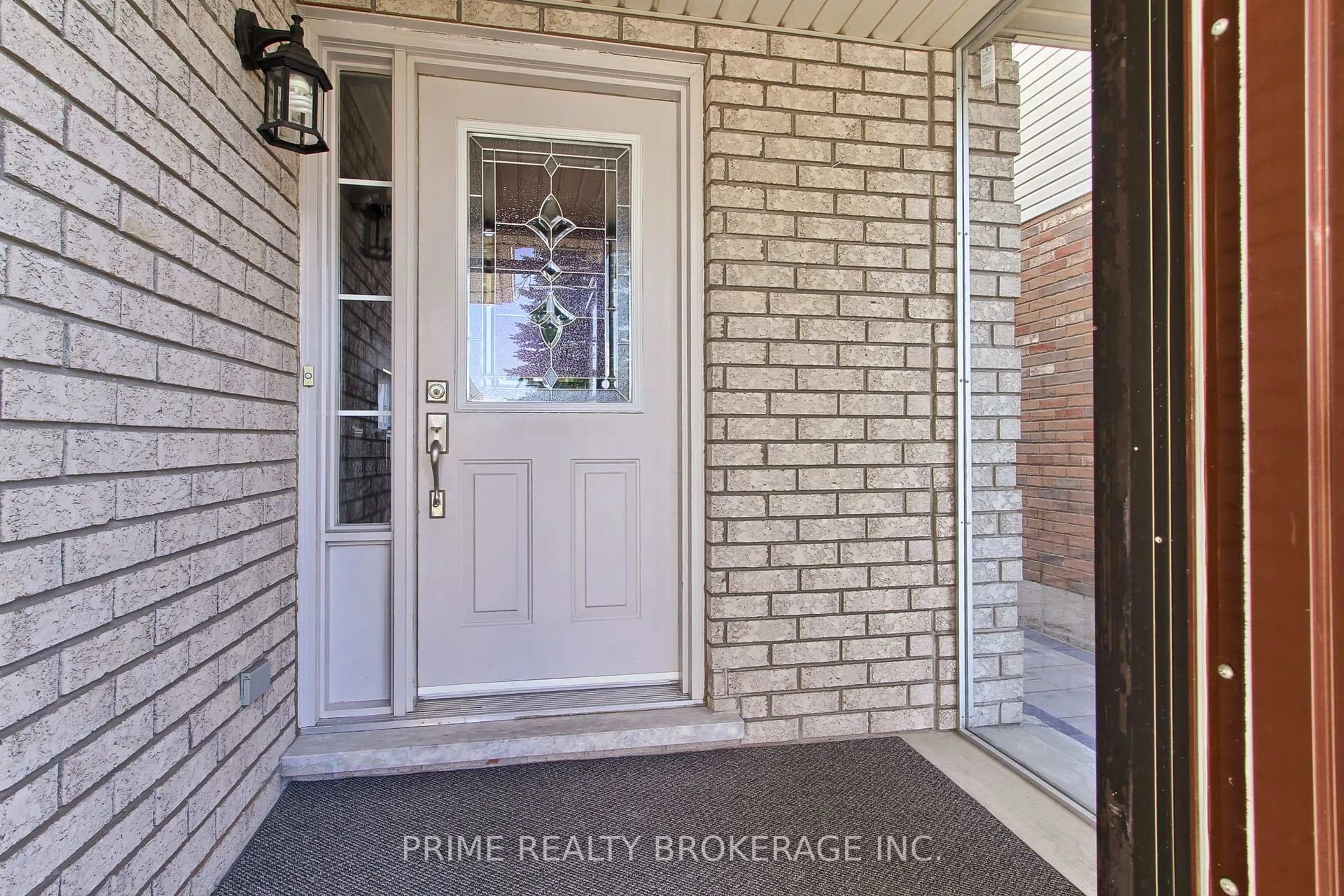 Indoor entryway for 227 Hepburn Cres, Hamilton Ontario L9C 7T3