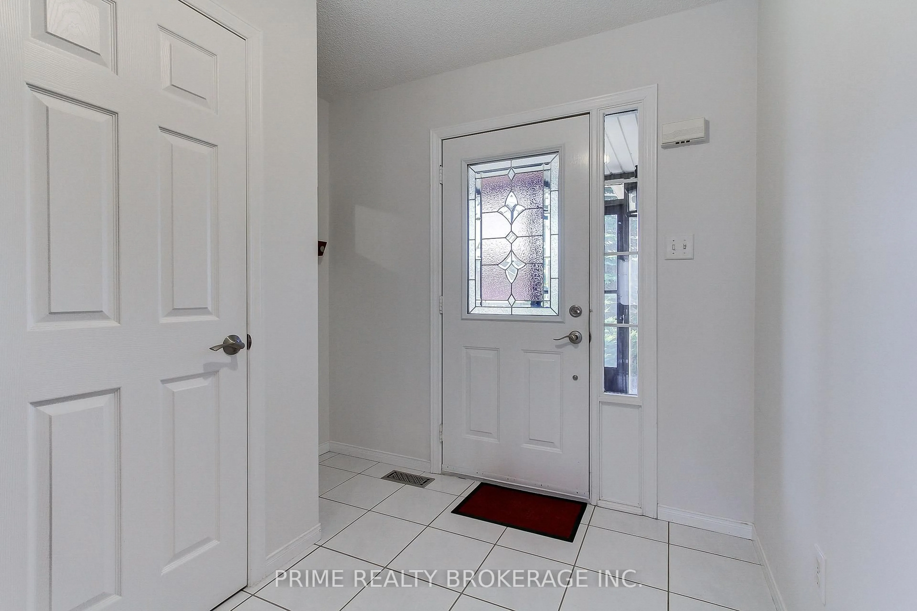 Indoor entryway for 227 Hepburn Cres, Hamilton Ontario L9C 7T3