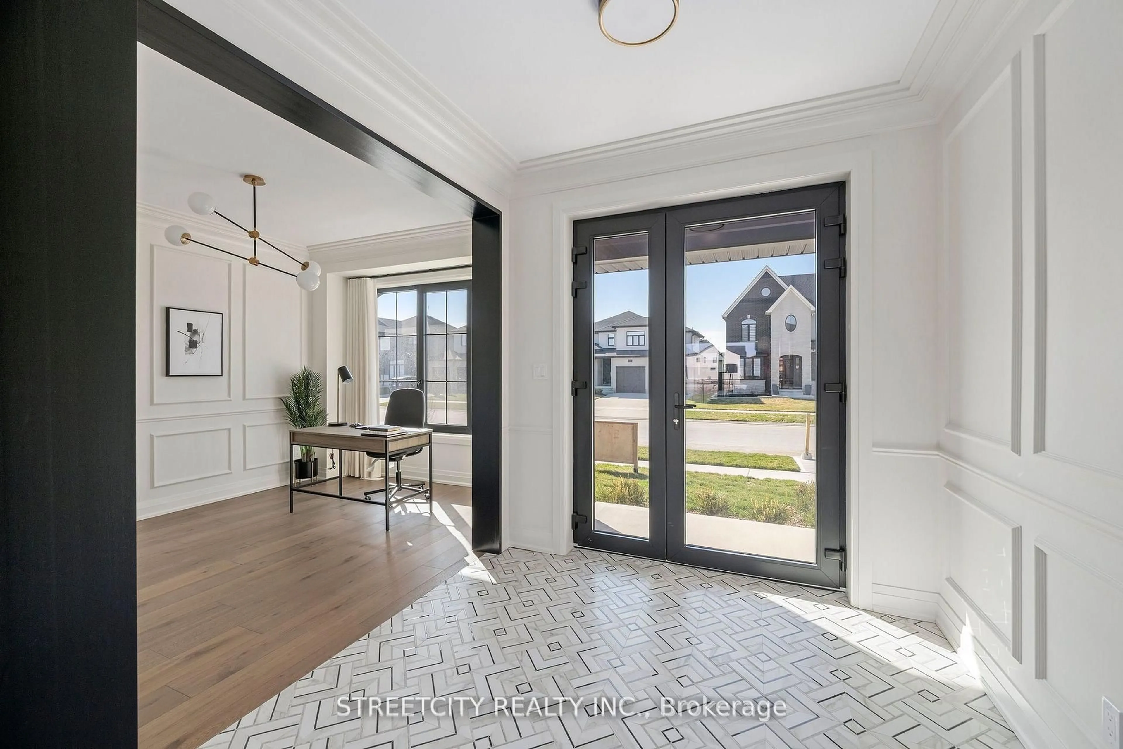 Indoor entryway for 6354 Old Garrison Blvd, London South Ontario N6P 0L4