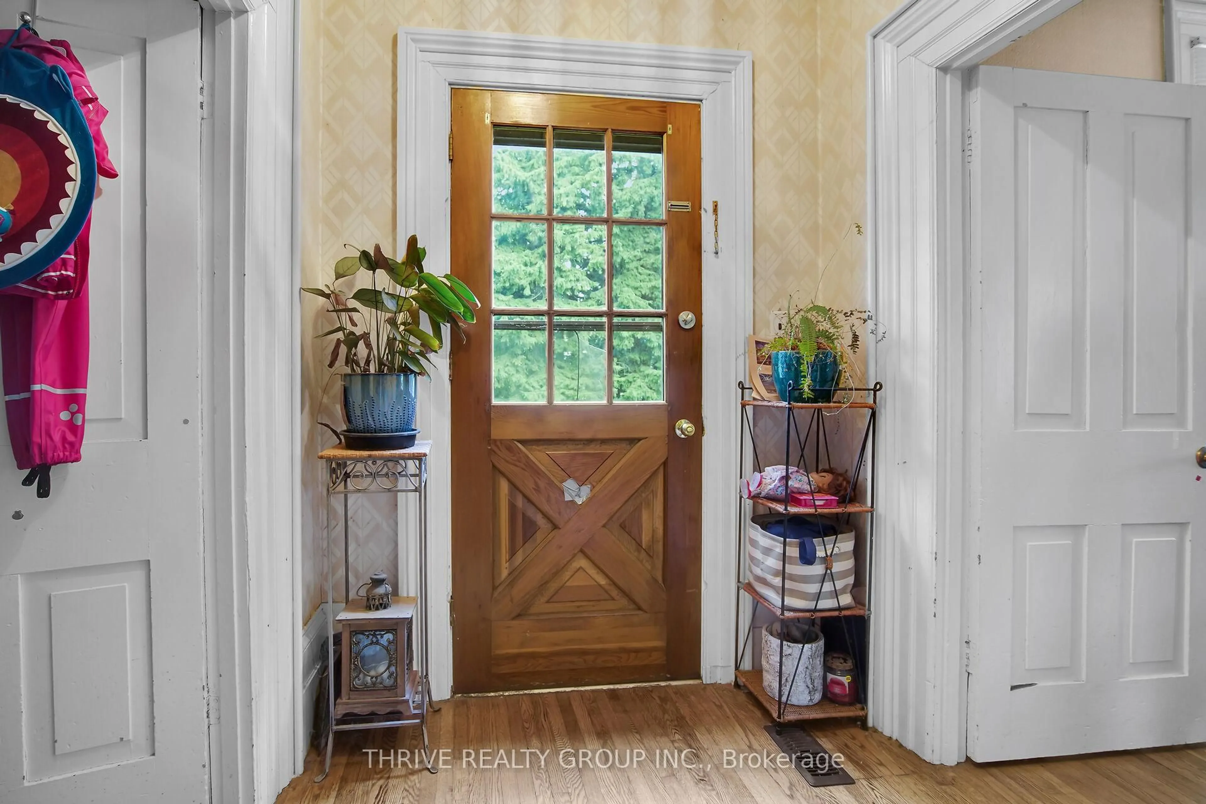 Indoor entryway for 20664 Heritage Rd, Thames Centre Ontario N0M 2P0