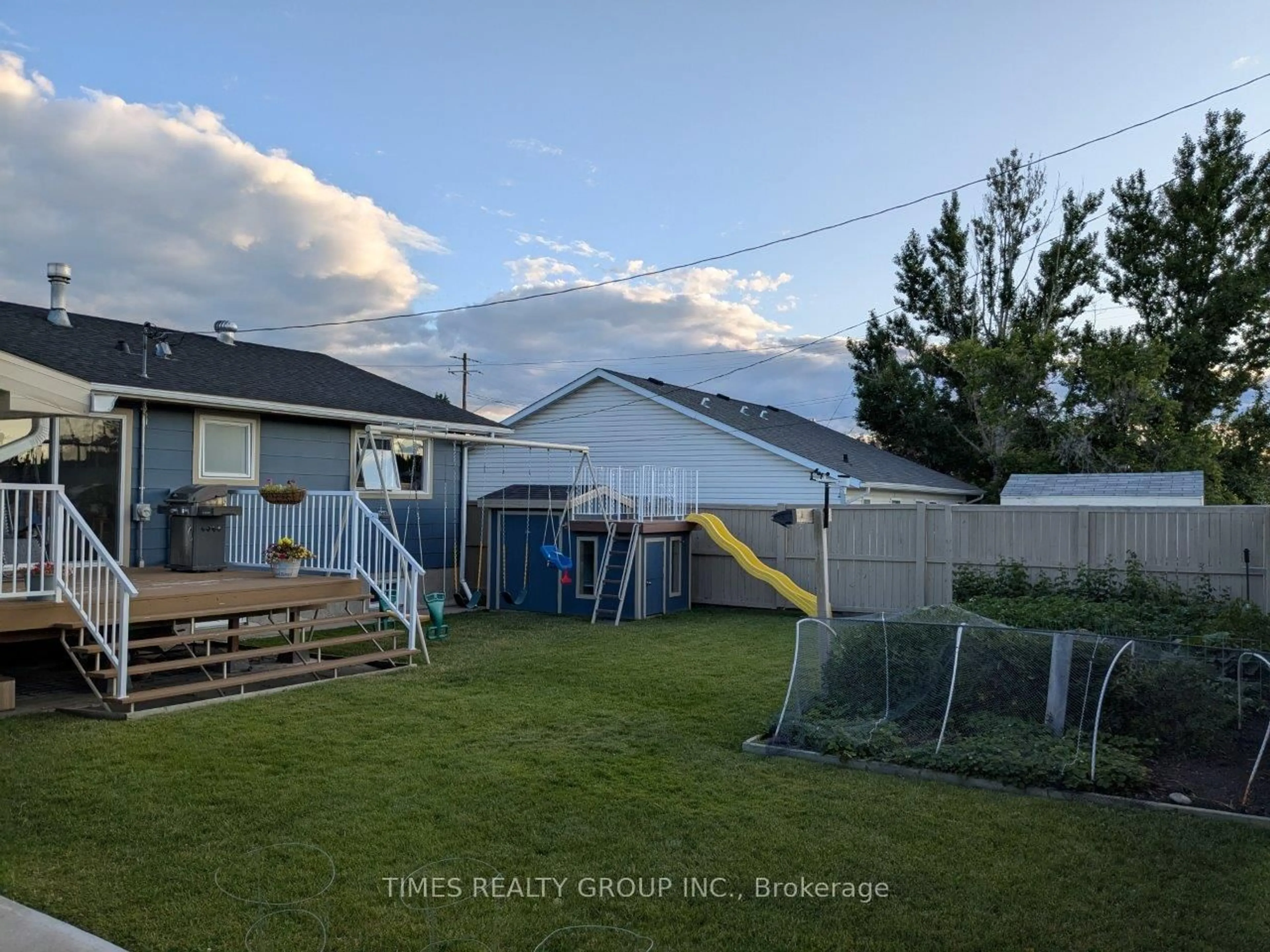 A pic from outside/outdoor area/front of a property/back of a property/a pic from drone, unknown for 621 26th St, Out of Area Alberta T0L 0Z0