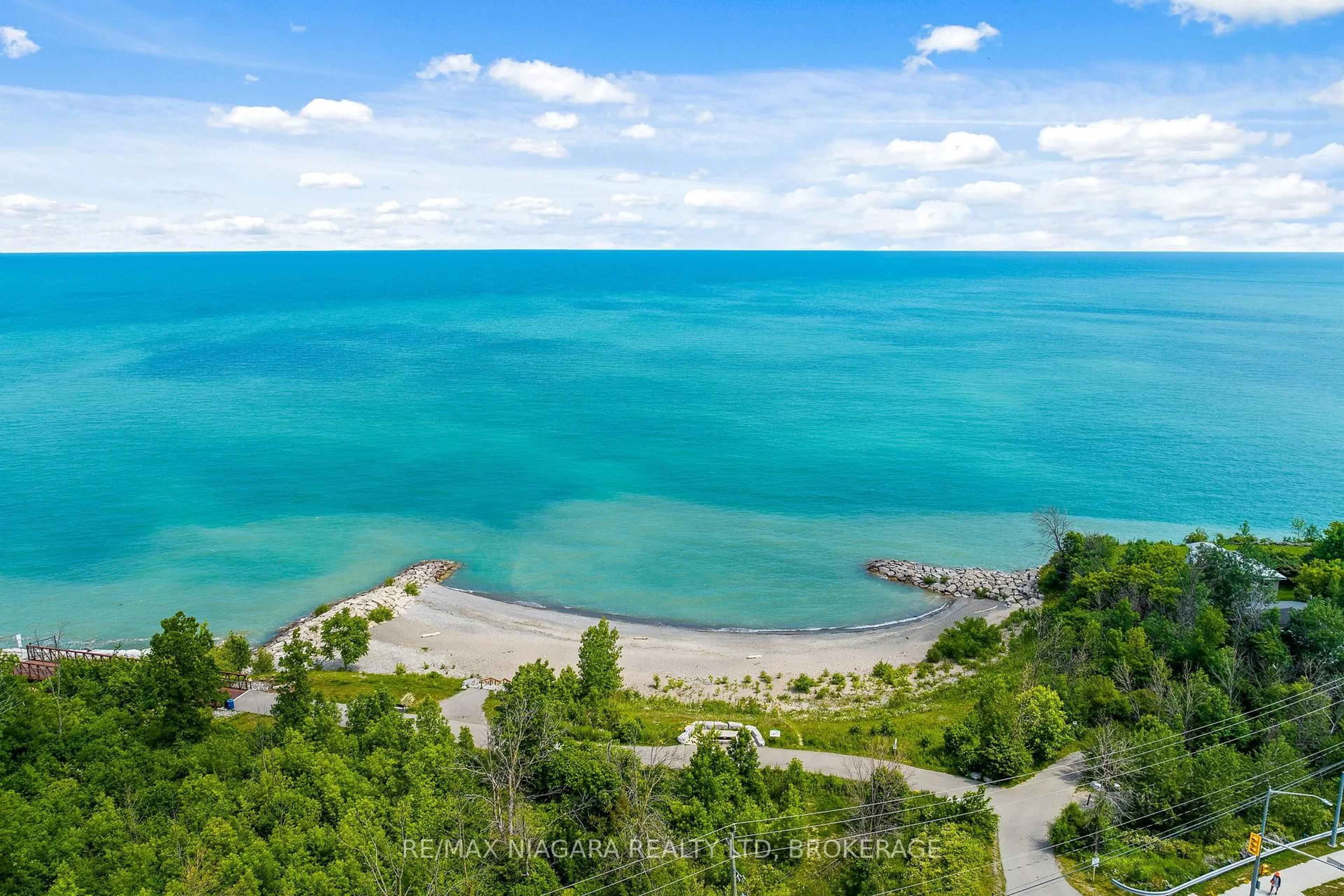A pic from outside/outdoor area/front of a property/back of a property/a pic from drone, water/lake/river/ocean view for 16 Concord Pl #416, Grimsby Ontario L3M 0J1