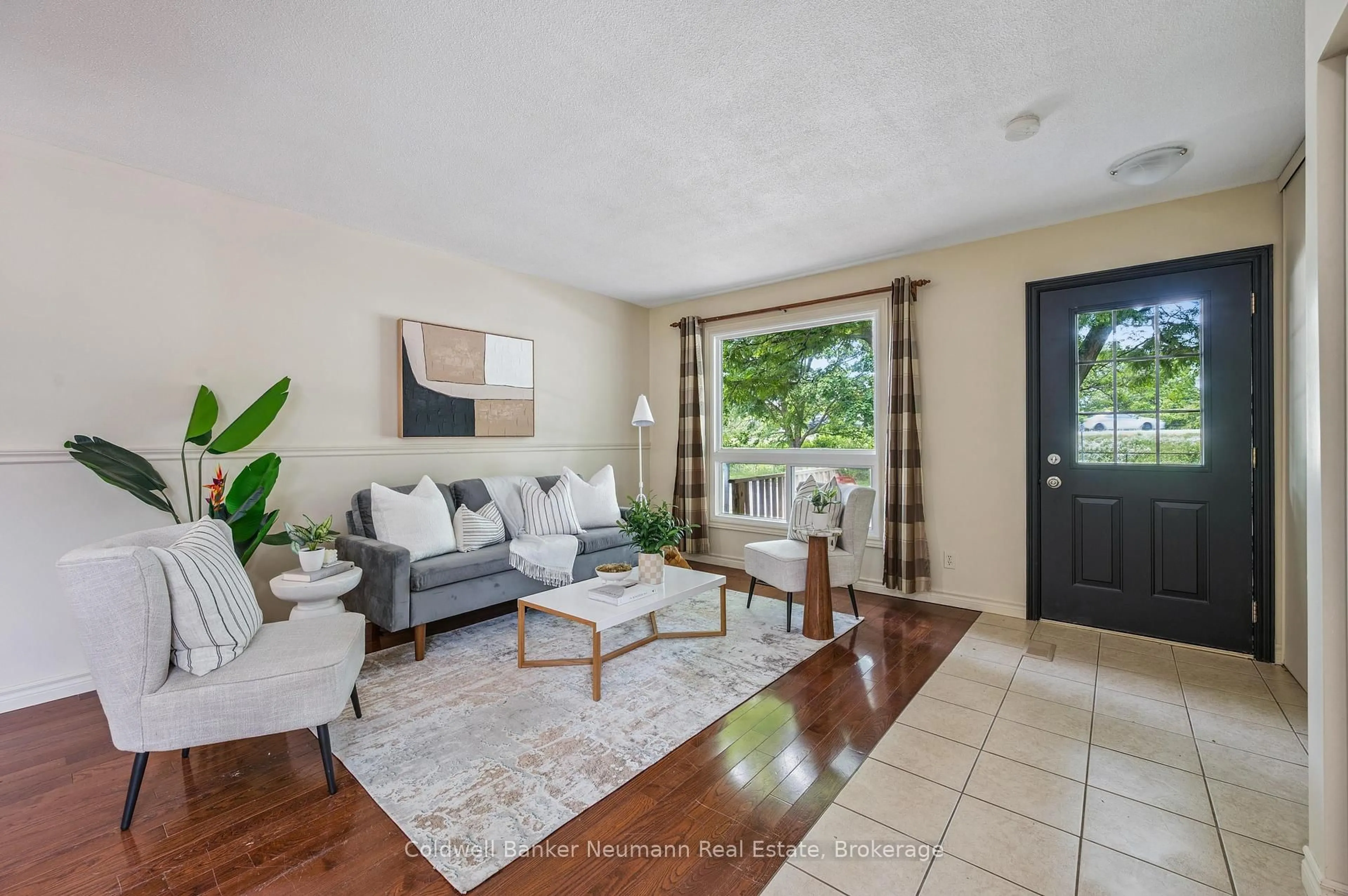 Living room with furniture, unknown for 30 Mason Crt, Guelph Ontario N1G 3G9