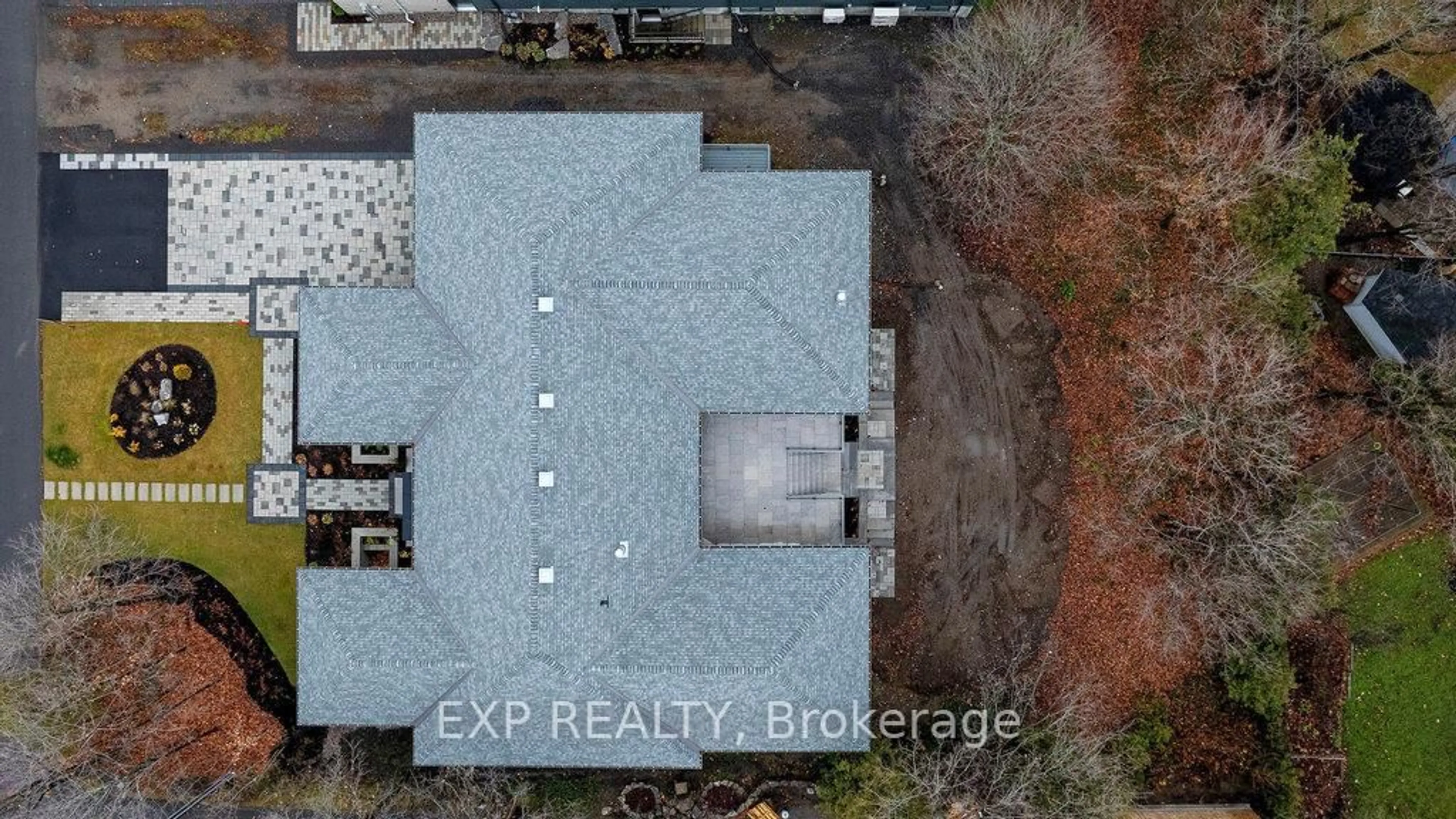 A pic from outside/outdoor area/front of a property/back of a property/a pic from drone, building for 26 Clovelly Rd, Ottawa Ontario K1J 6M2