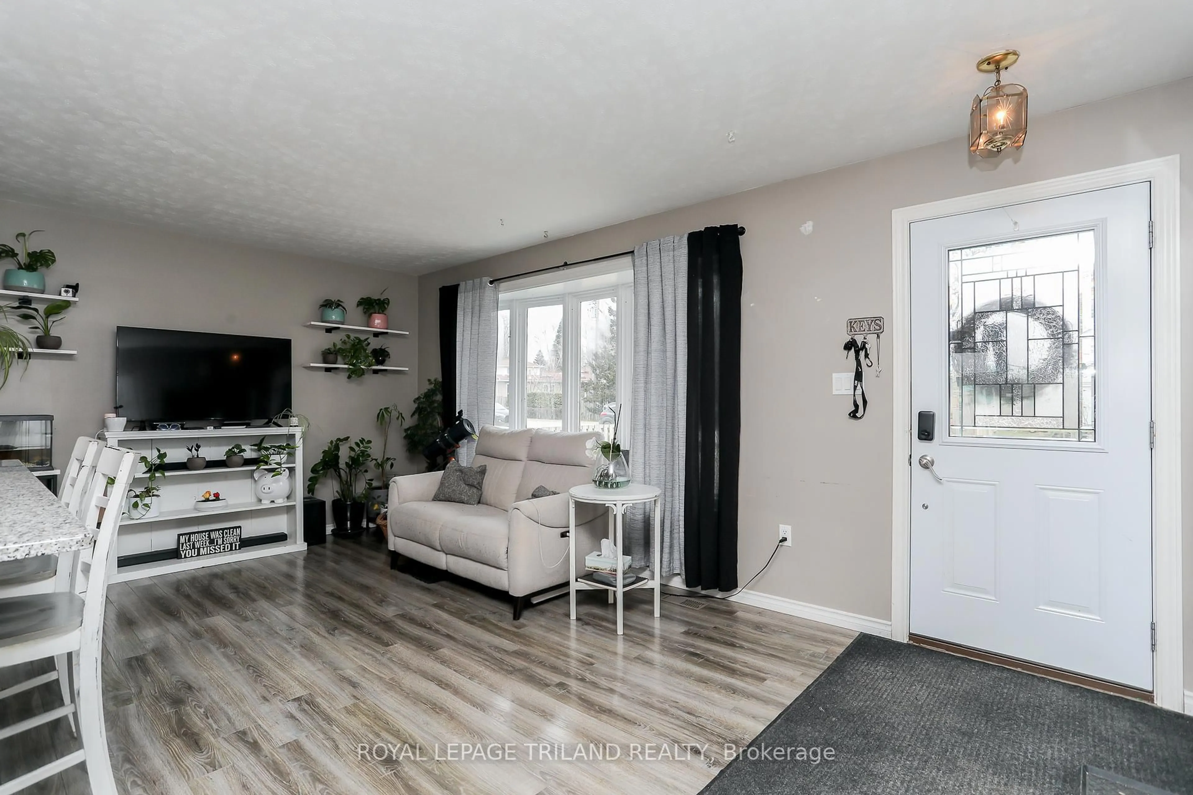 Living room with furniture, unknown for 139 Coulter Ave, Central Elgin Ontario N5R 5A6