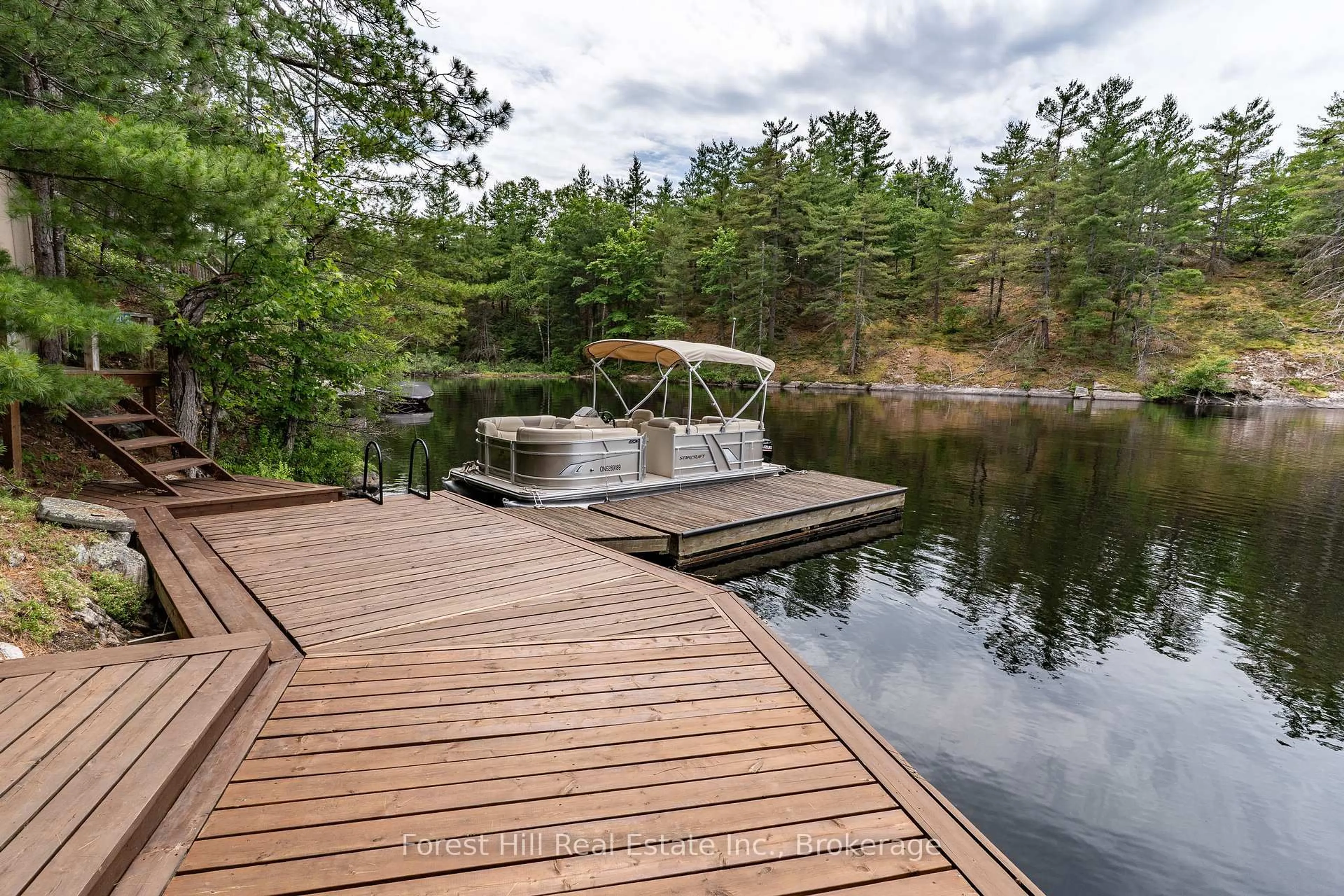 Patio, water/lake/river/ocean view for 1200 Pine Lake, Gravenhurst Ontario P1P 1R2