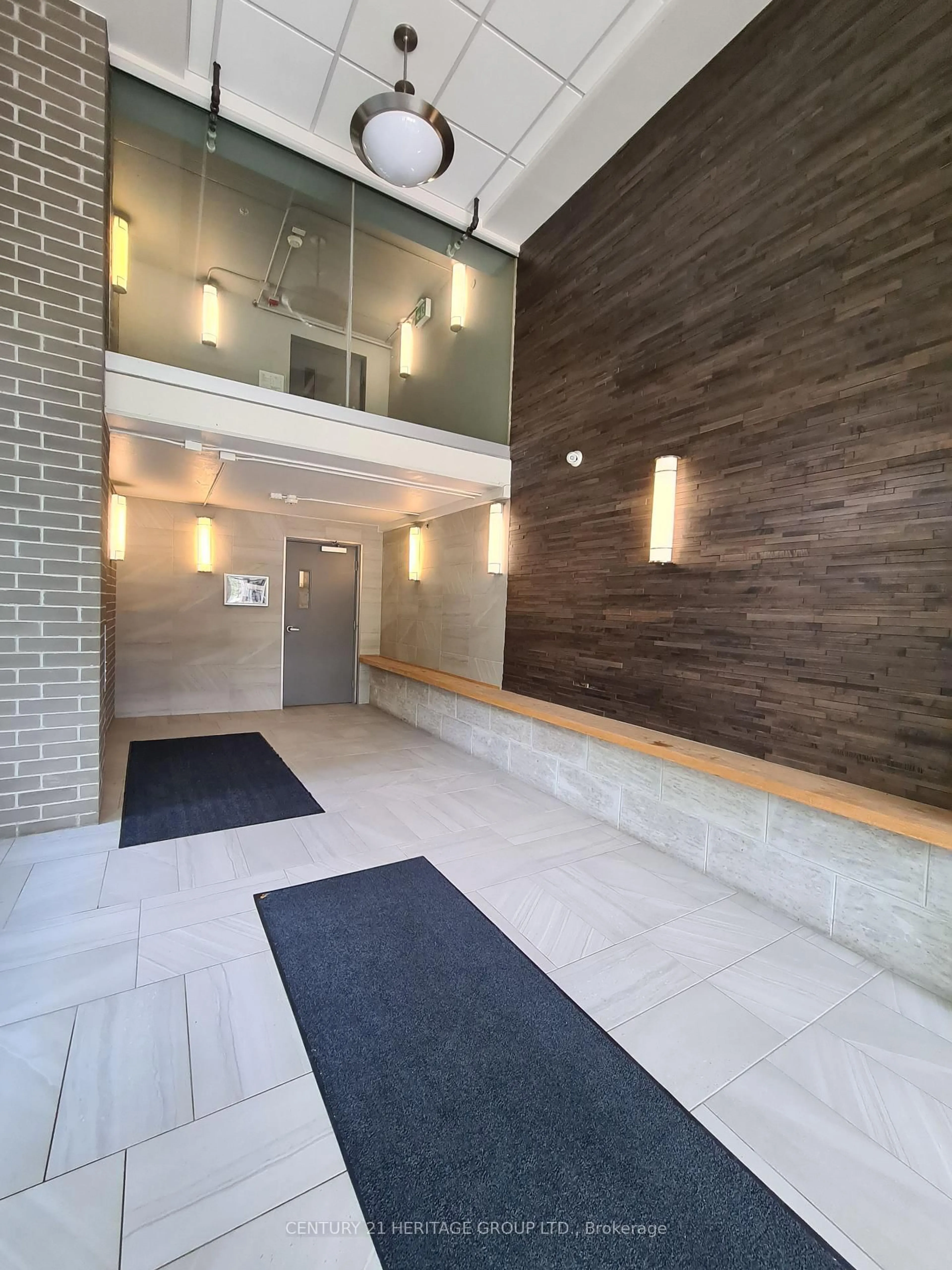 Indoor foyer for 62 Balsam St #B306, Waterloo Ontario N2L 3H2