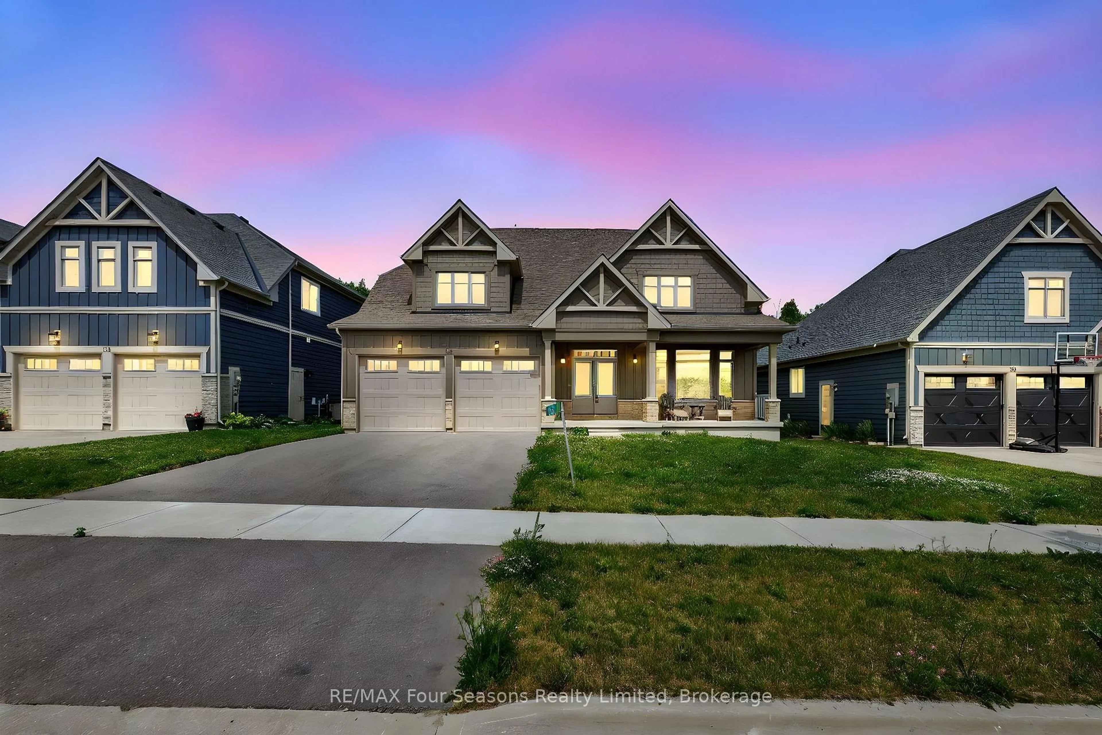 Home with brick exterior material, street for 116 Springside Cres, Blue Mountains Ontario L9Y 4P5