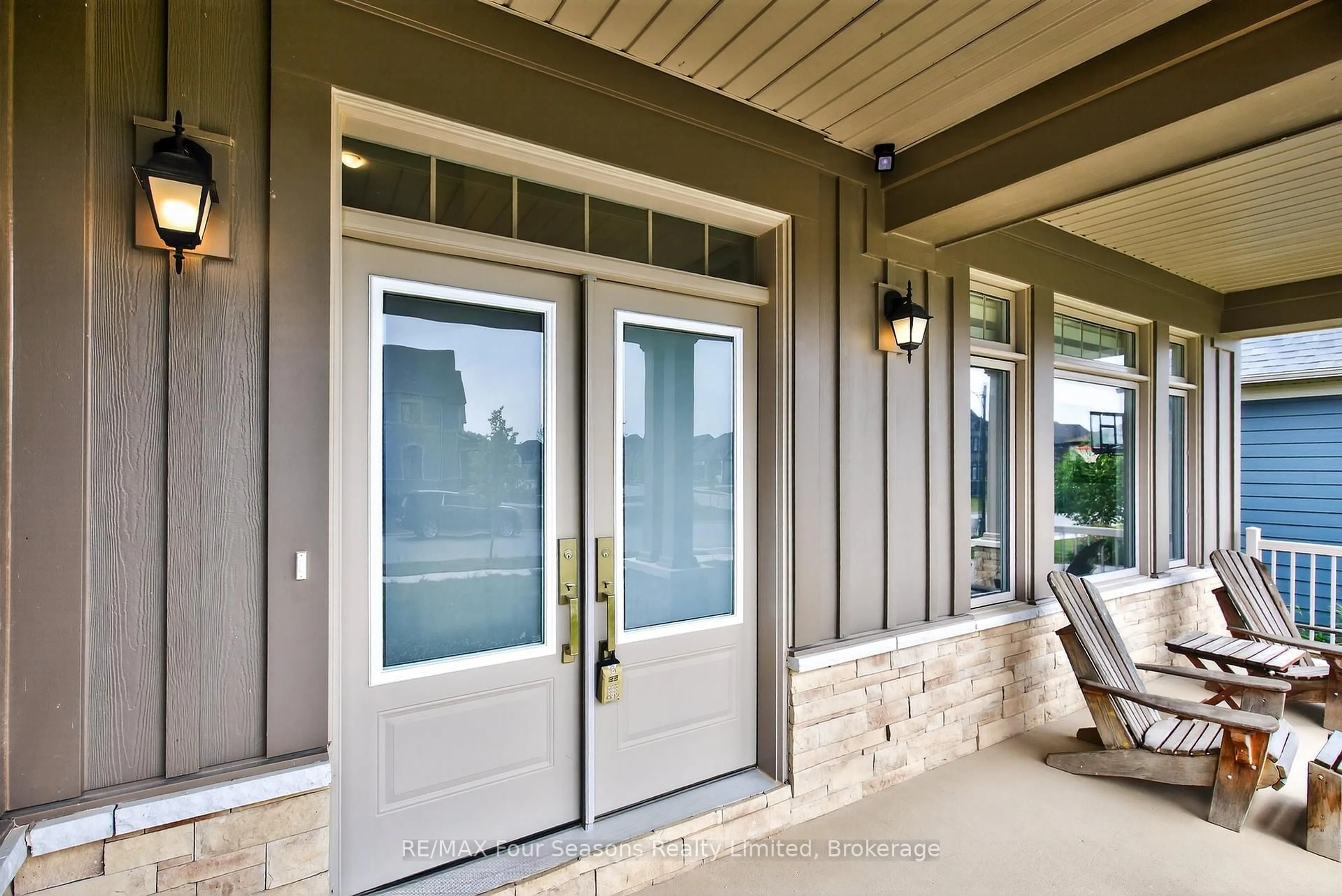 Indoor entryway for 116 Springside Cres, Blue Mountains Ontario L9Y 4P5