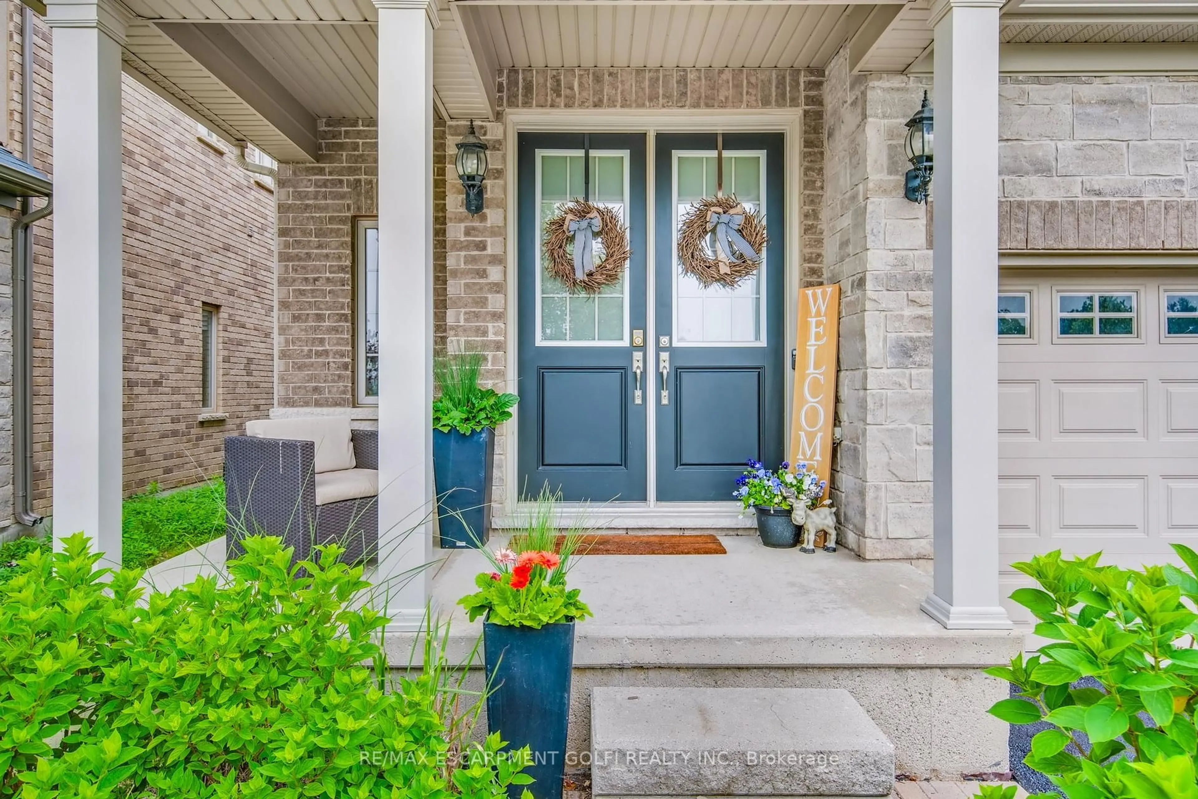 Indoor entryway for 168 BOOKJANS Dr, Hamilton Ontario L9G 0B7