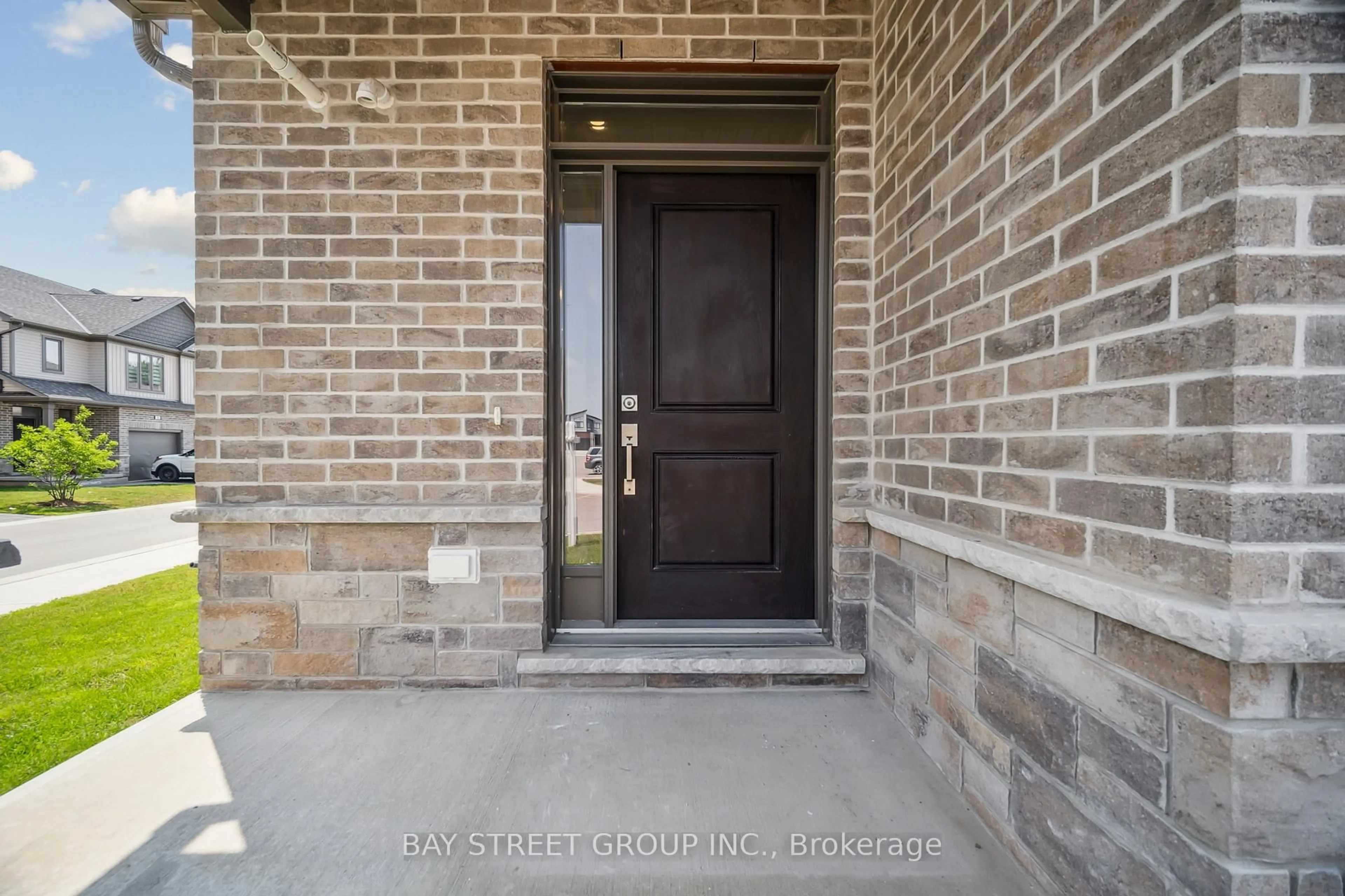 Indoor entryway for 745 Chelton Rd #15, London South Ontario N6M 0J1