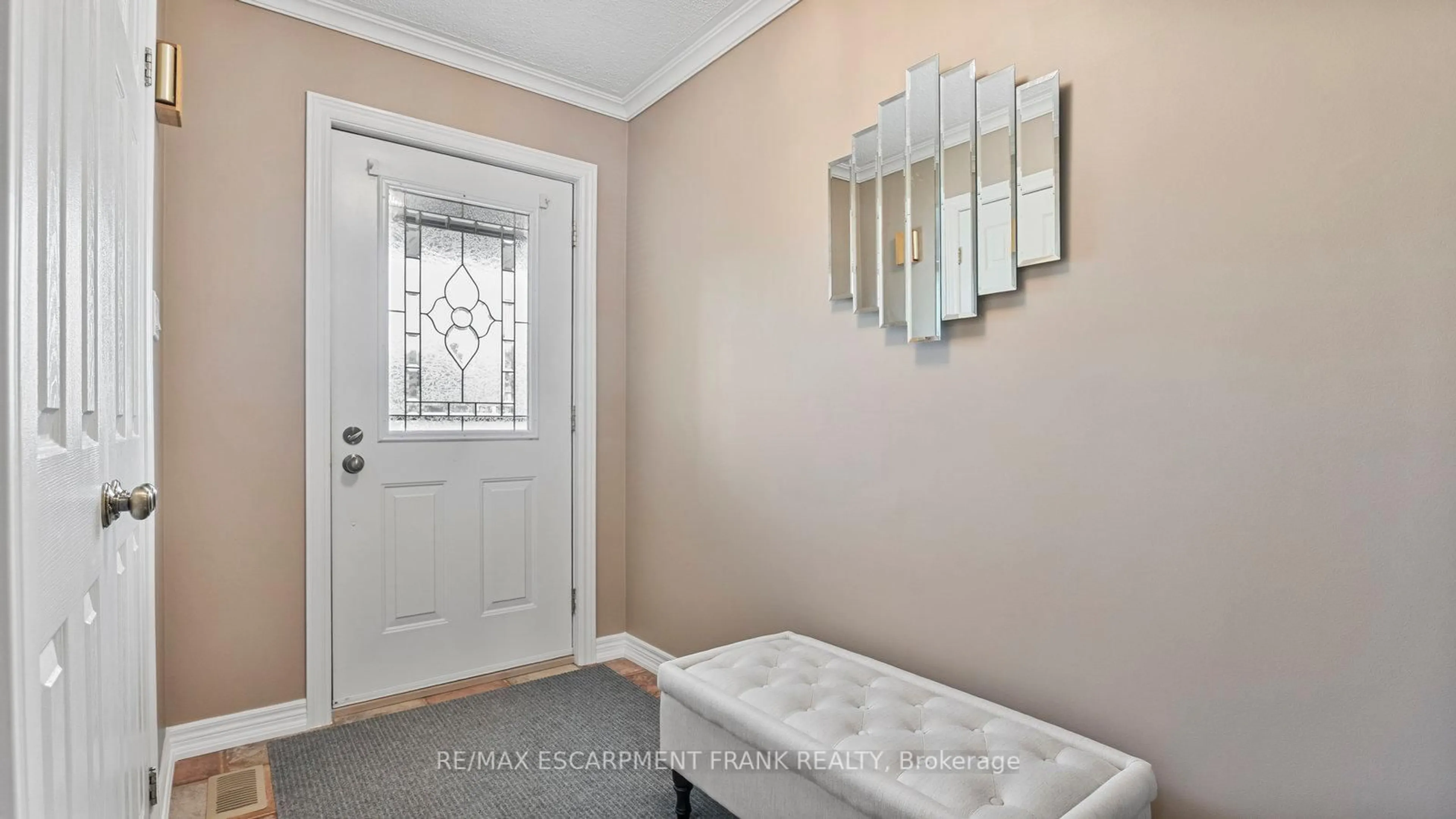 Indoor entryway for 703 BROMAN Crt, West Lincoln Ontario N0A 1C0