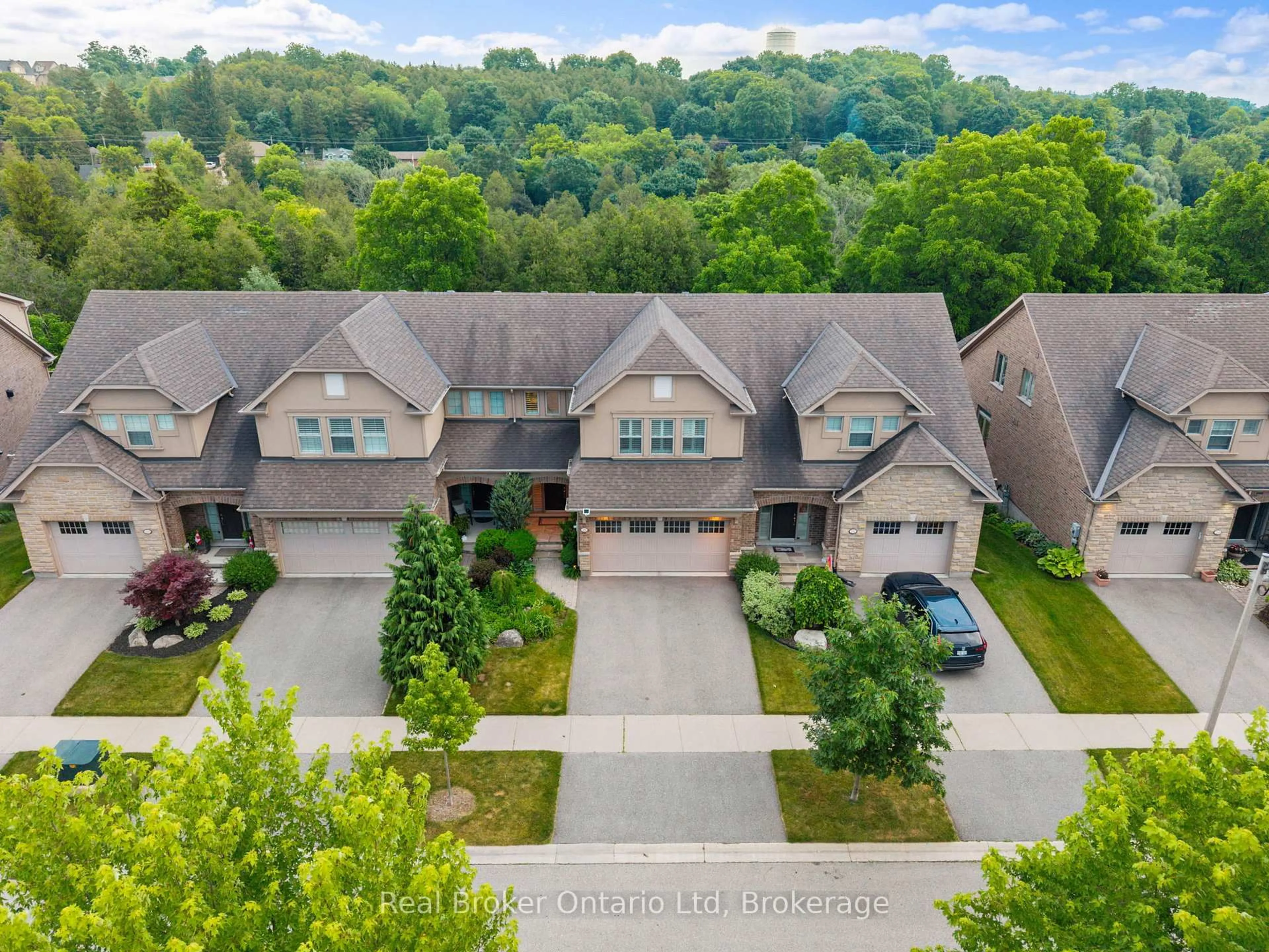A pic from outside/outdoor area/front of a property/back of a property/a pic from drone, street for 221 Millview Crt, Guelph/Eramosa Ontario N0B 2K0