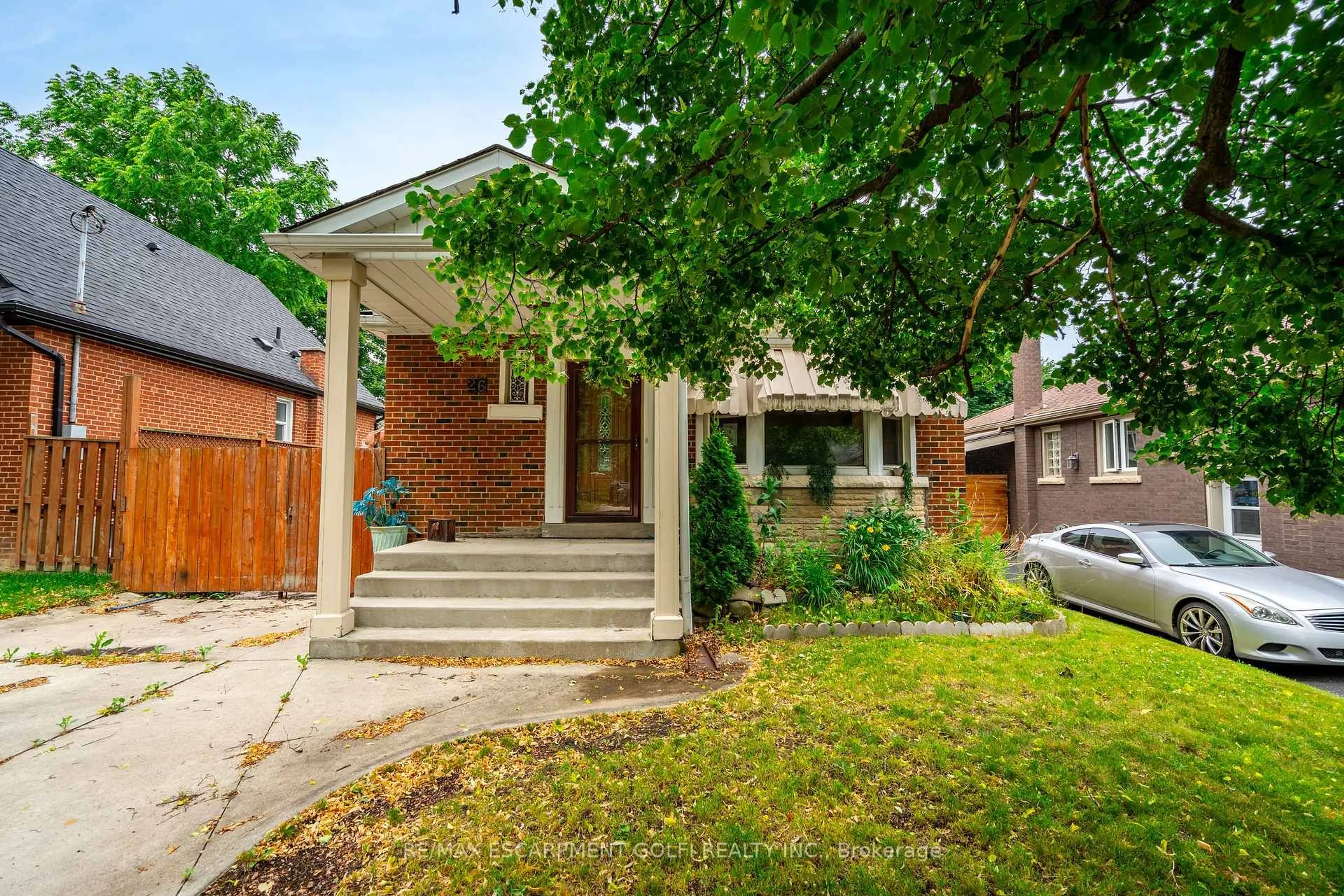 Home with brick exterior material, street for 26 MARTIN Rd, Hamilton Ontario L8K 3N1