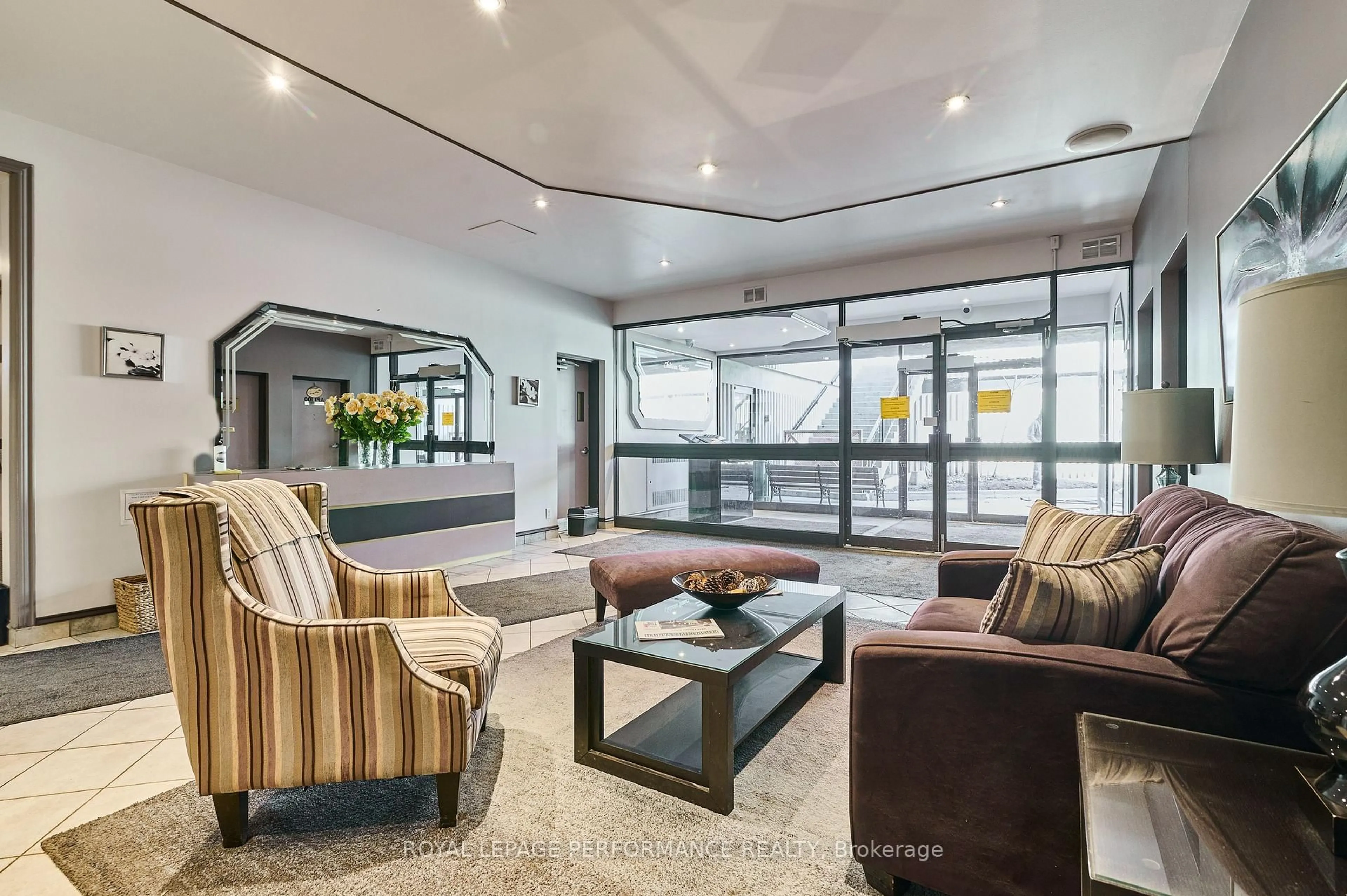 Lobby for 158 B McArthur Ave #202, Ottawa Ontario K1L 8C9
