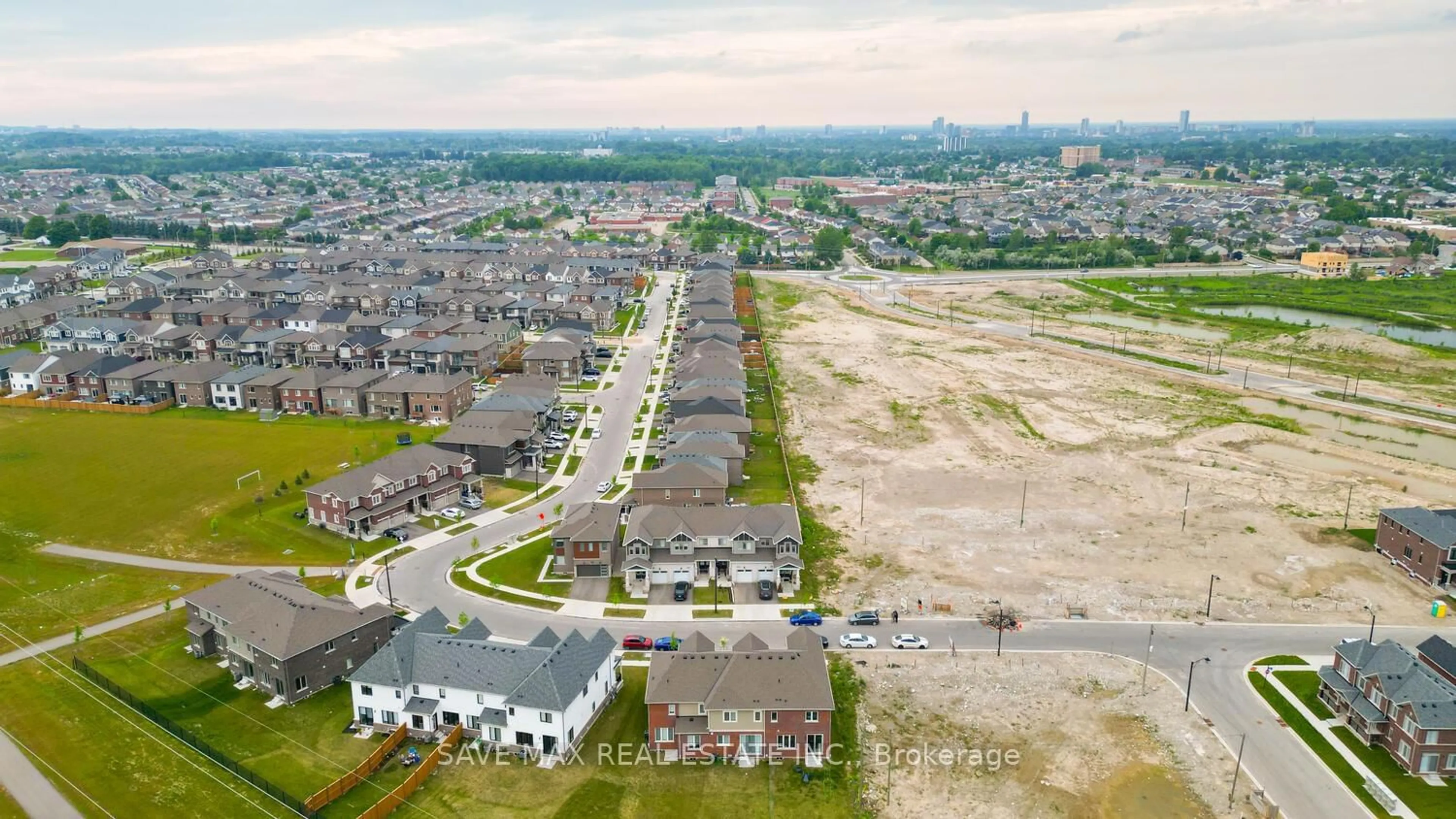 A pic from outside/outdoor area/front of a property/back of a property/a pic from drone, street for 228 Histand Tr, Kitchener Ontario N2R 0S3