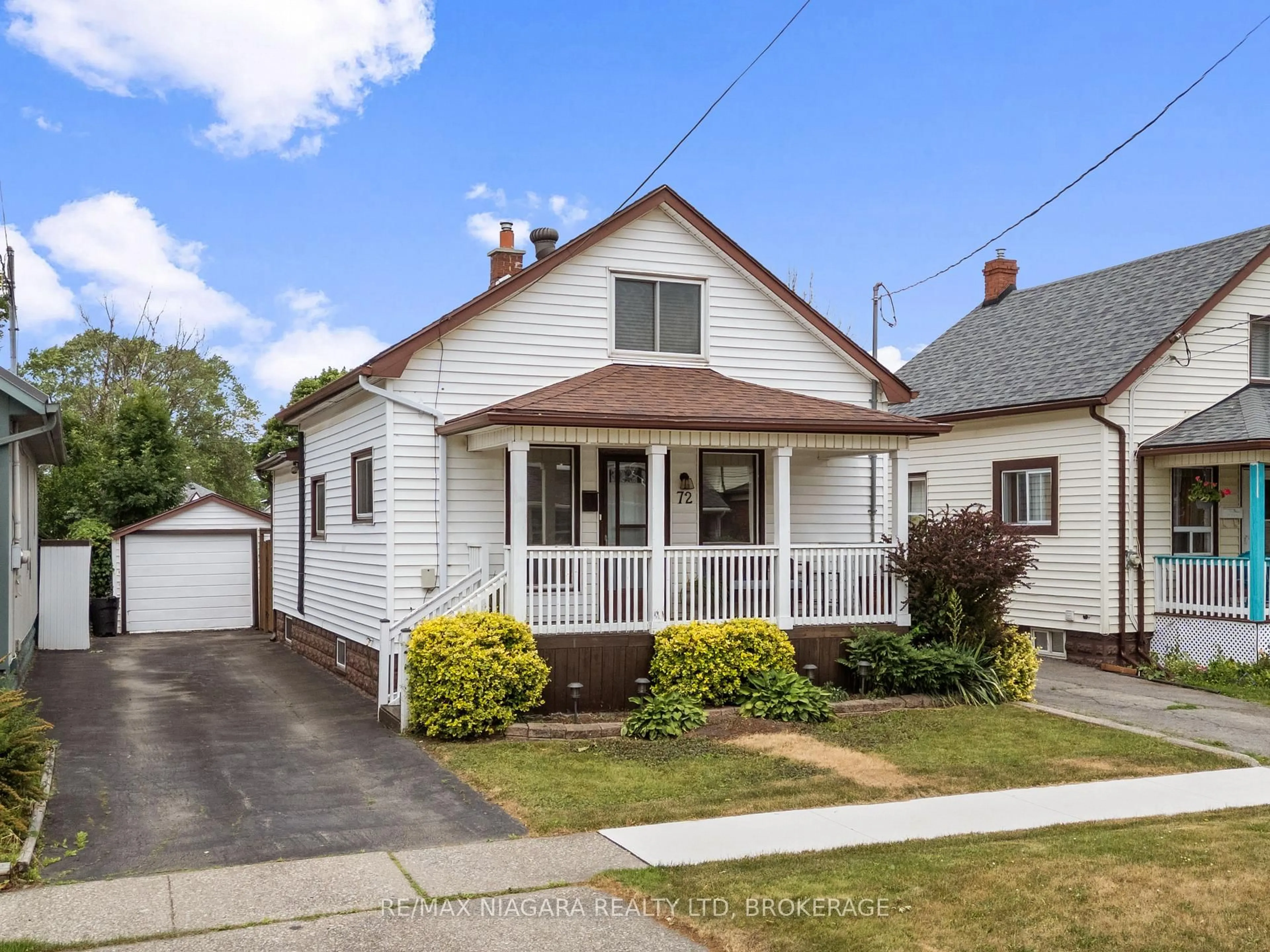 Home with vinyl exterior material, street for 72 COZY St, Welland Ontario L3B 4H1