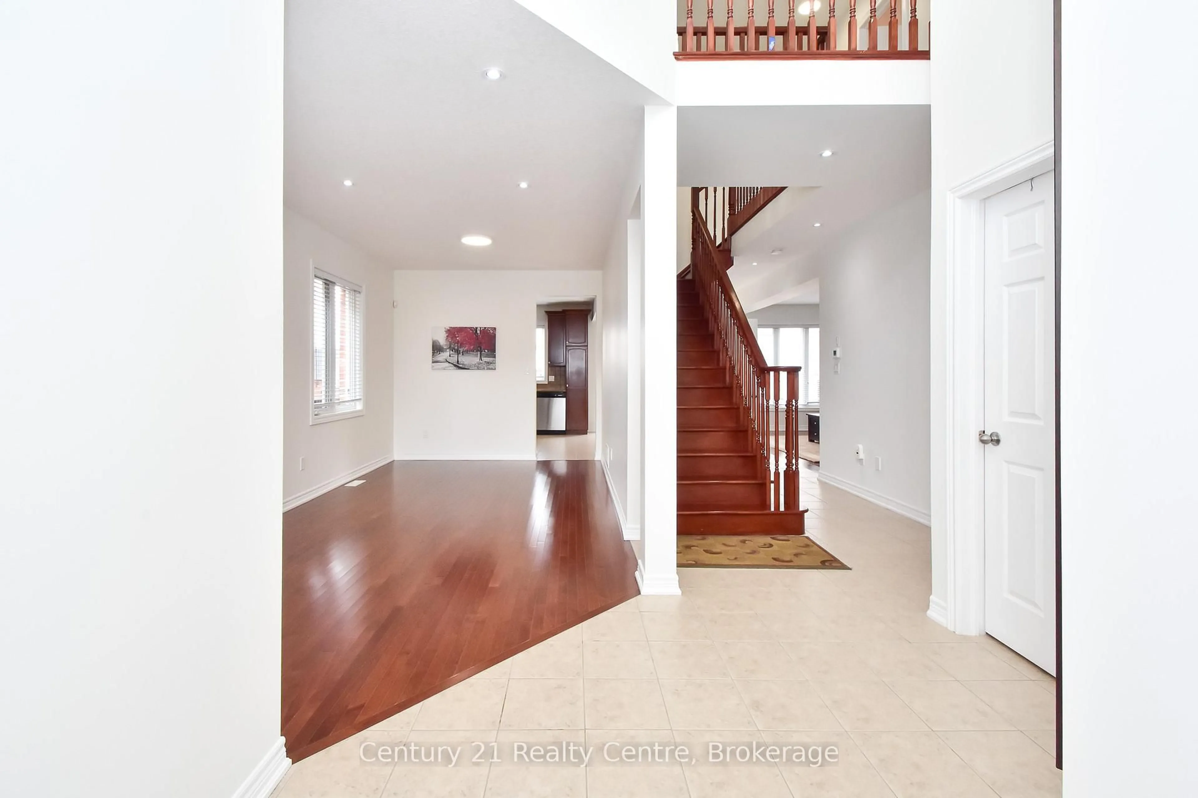Indoor foyer for 133 Eaglewood Dr, Hamilton Ontario L8W 0B2
