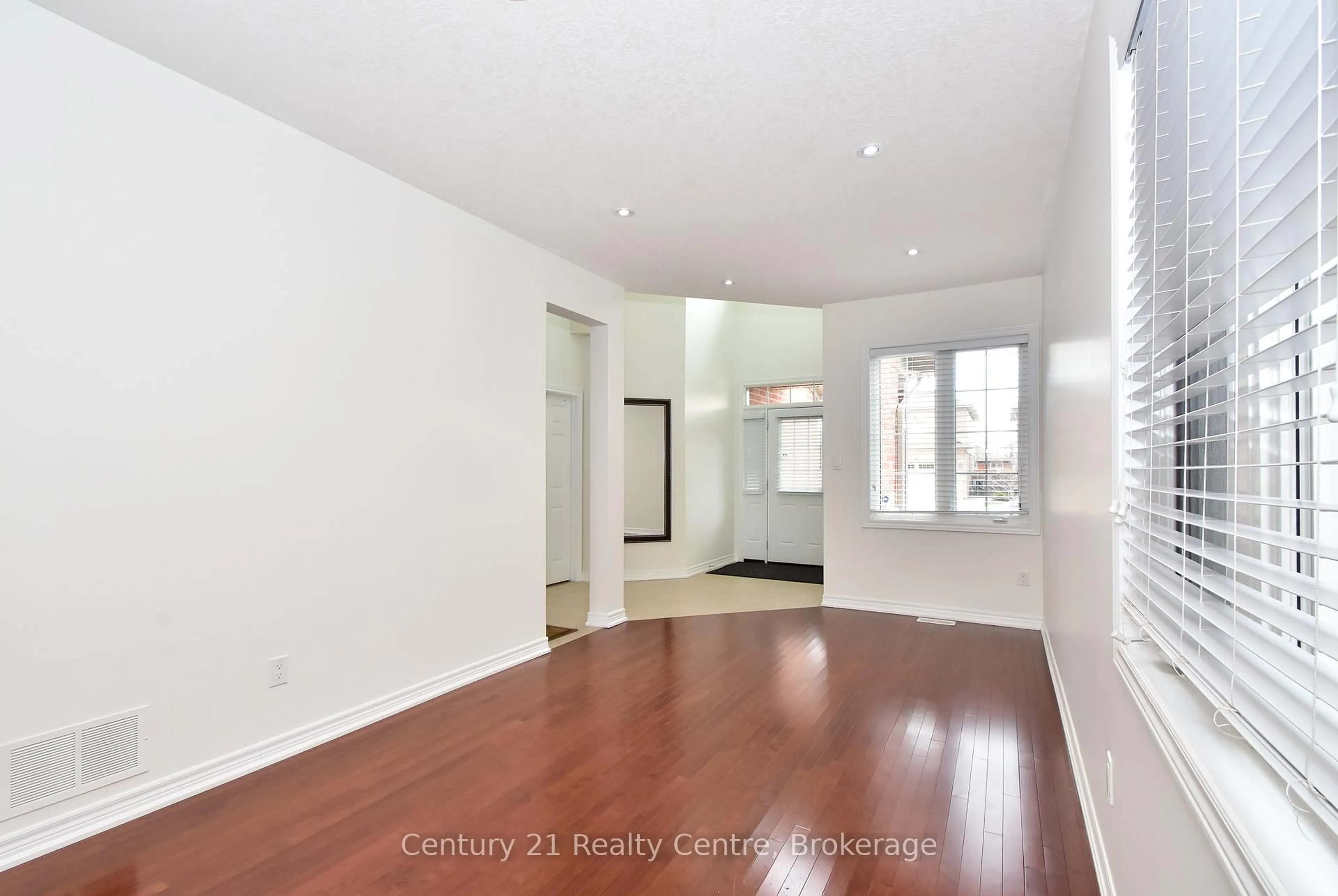 Indoor entryway for 133 Eaglewood Dr, Hamilton Ontario L8W 0B2