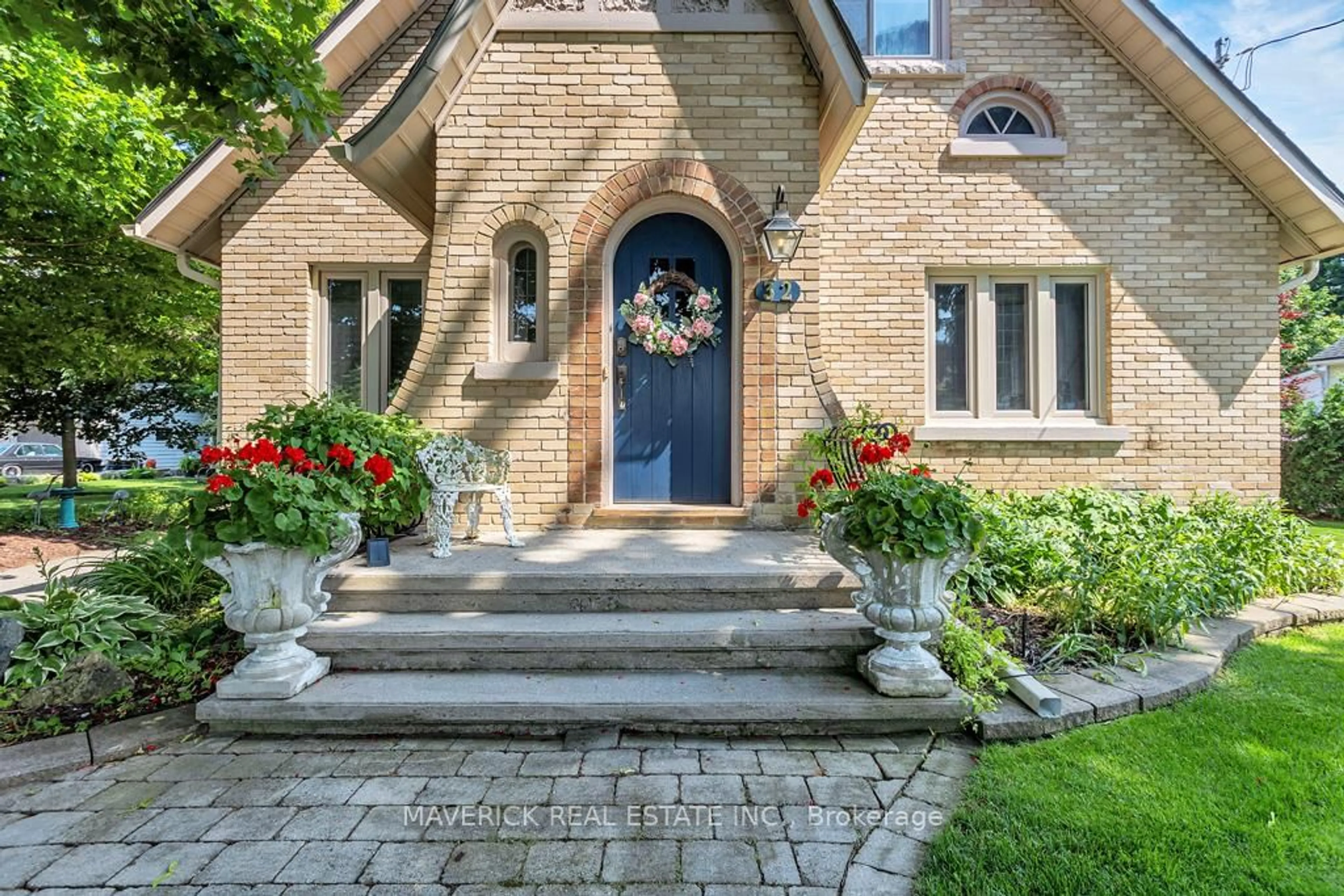 Home with brick exterior material, street for 32 NOXON St, Ingersoll Ontario N5C 1B7