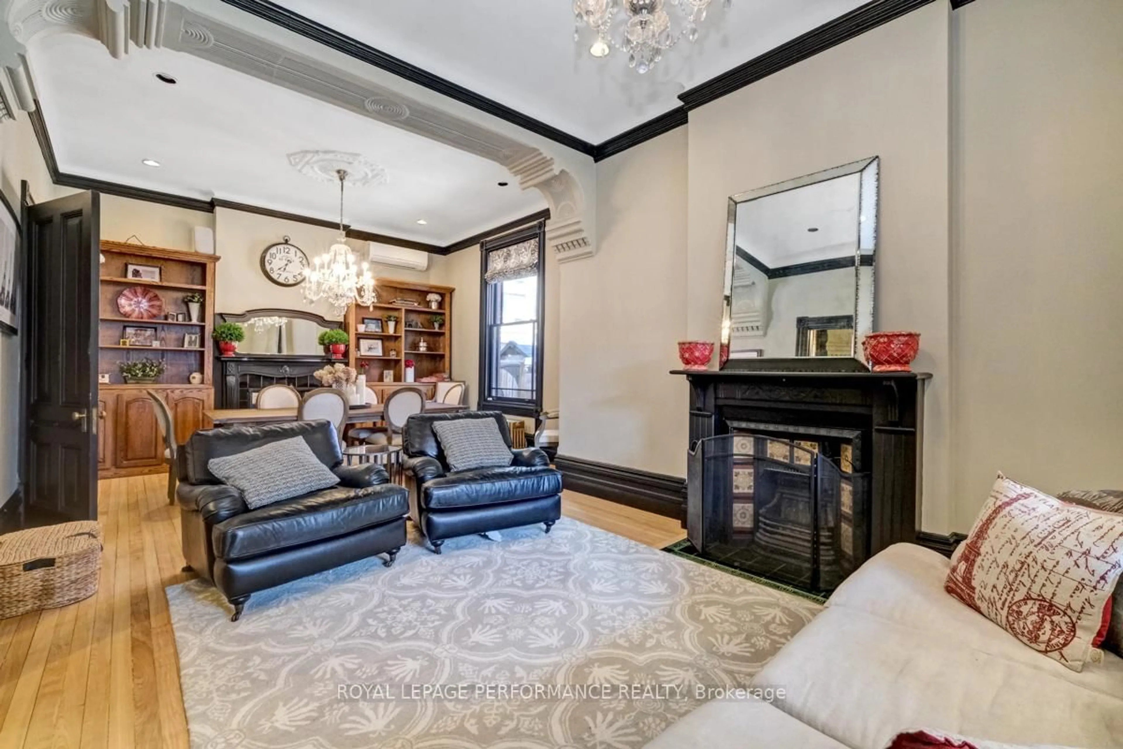 Living room with furniture, unknown for 29 Somerset St, Ottawa Ontario K2P 0H3
