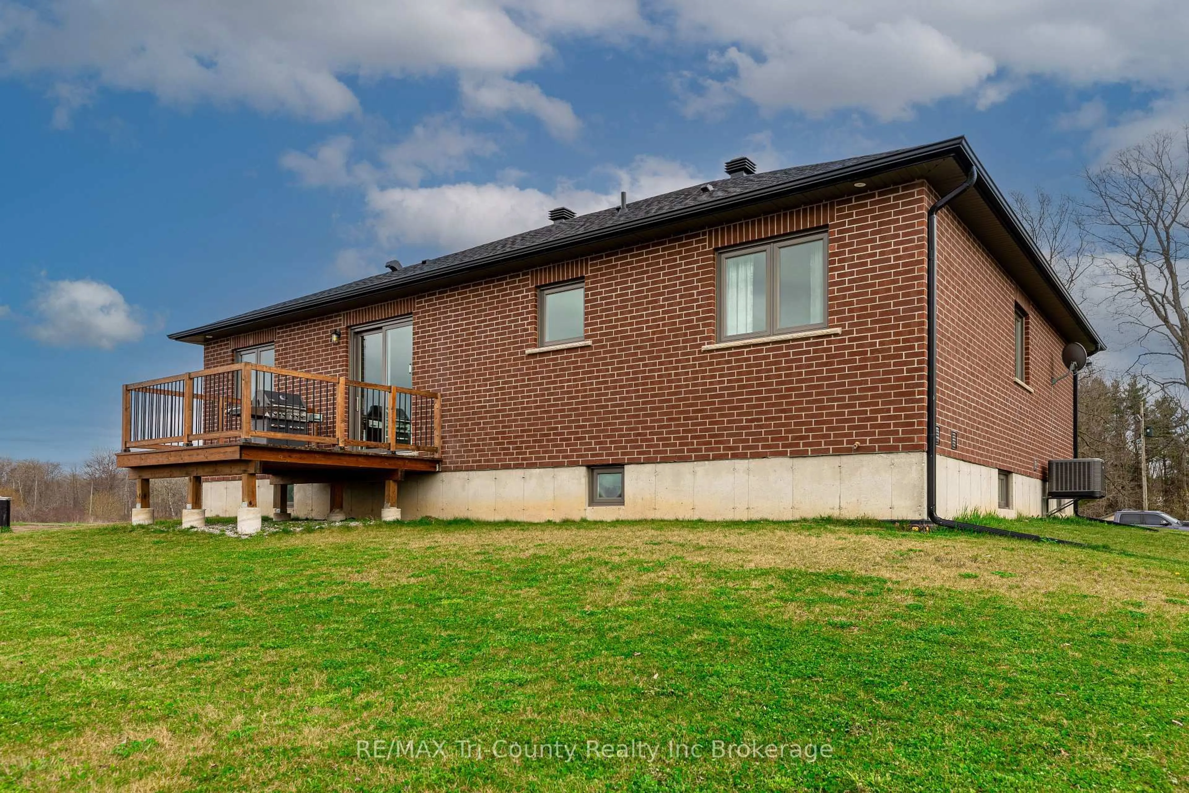 Home with brick exterior material, unknown for 377 10th Concession Rd, Norfolk Ontario N0J 1G0