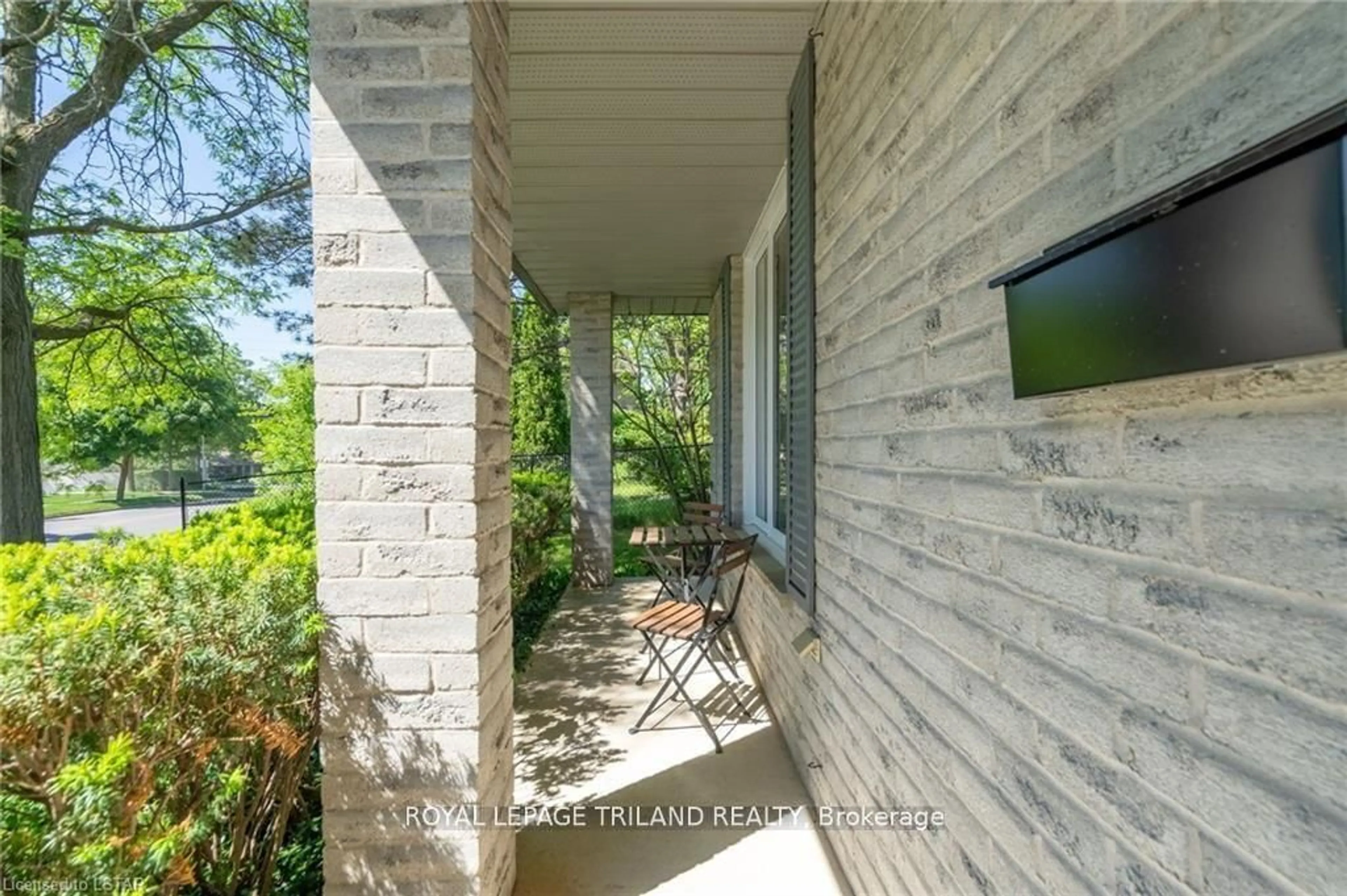 Patio, unknown for 1047 GRIFFITH St, London South Ontario N6K 3Y5