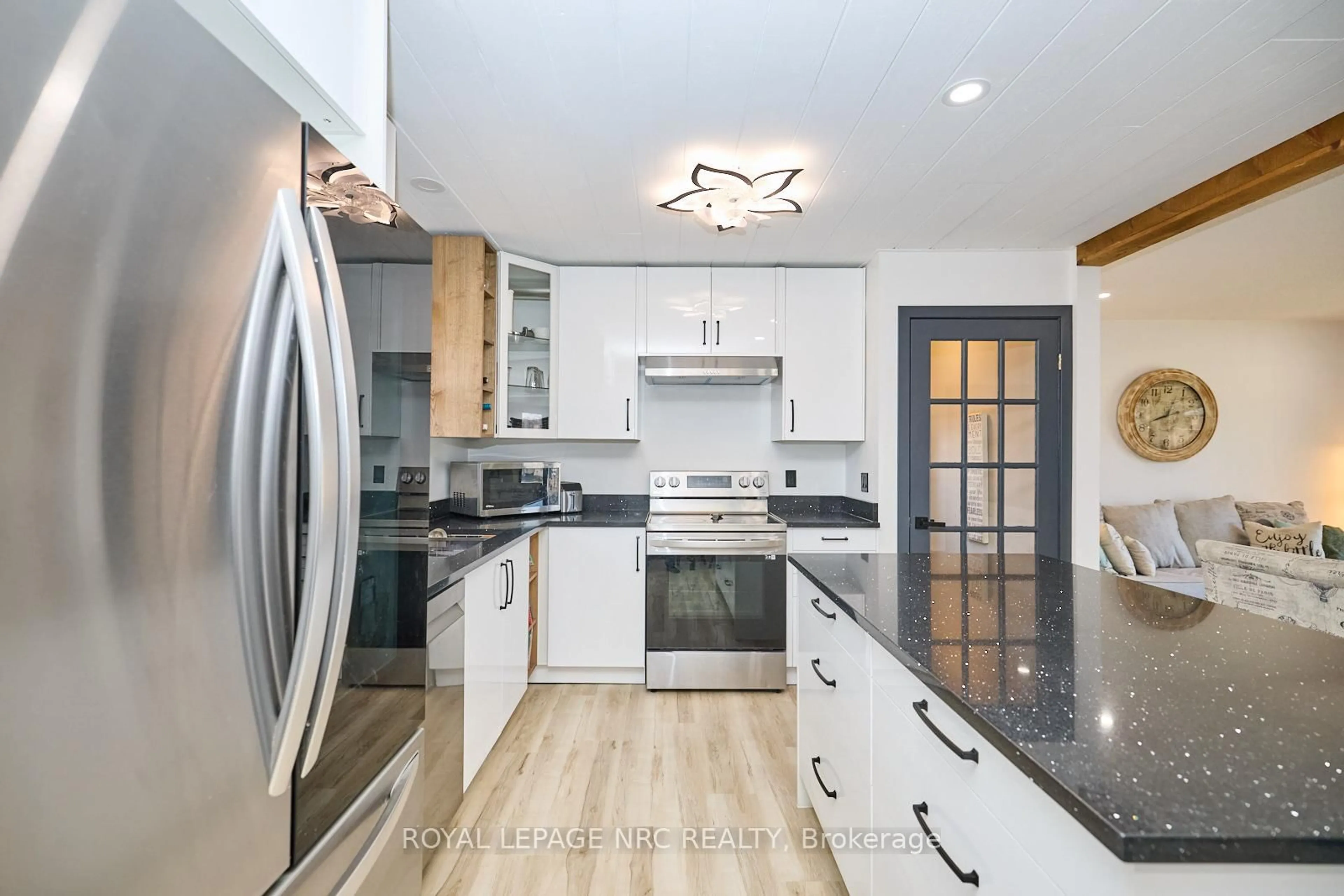 Open concept kitchen, unknown for 6484 Armstrong Dr, Niagara Falls Ontario L2H 2M1