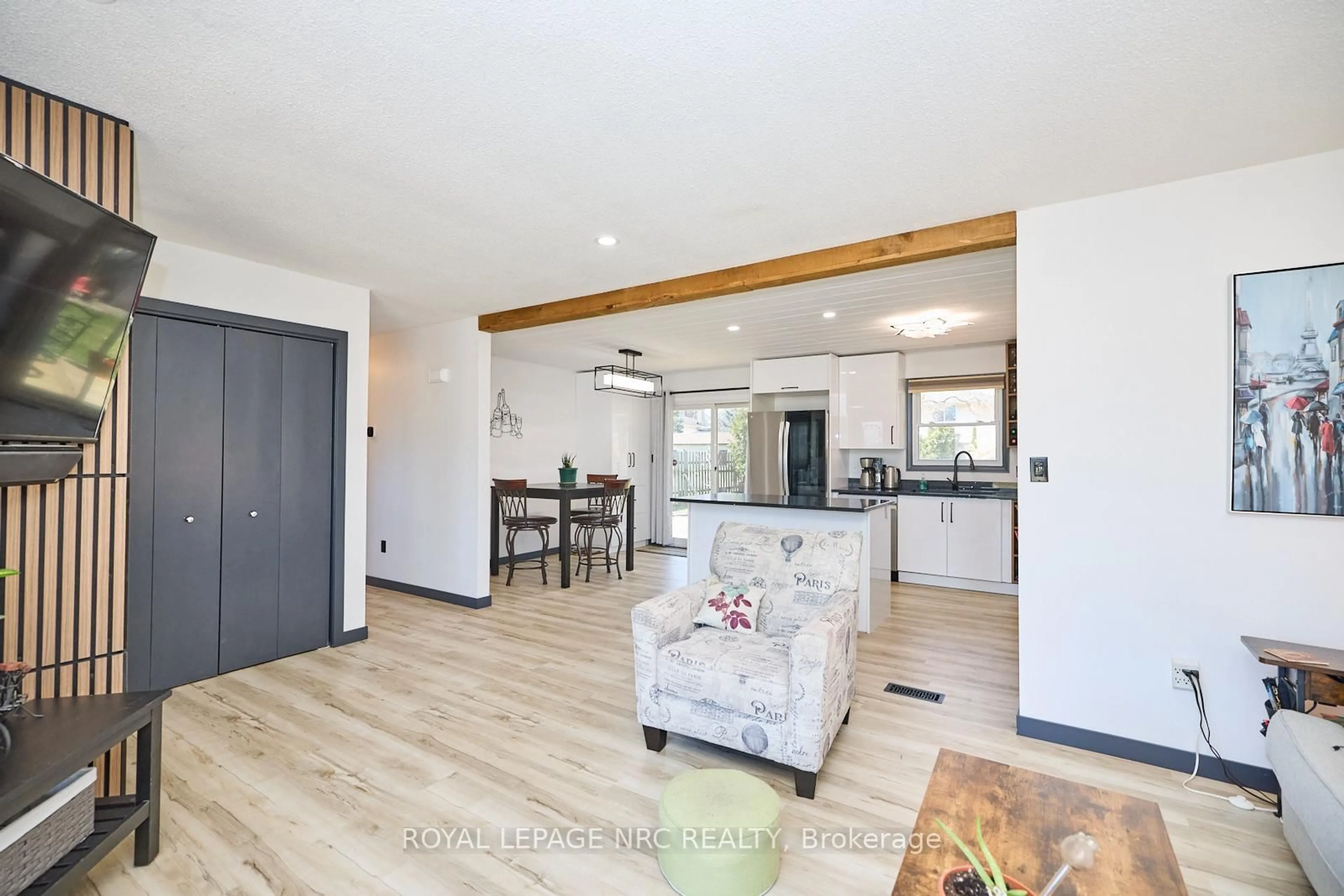 Unknown for 6484 Armstrong Dr, Niagara Falls Ontario L2H 2M1