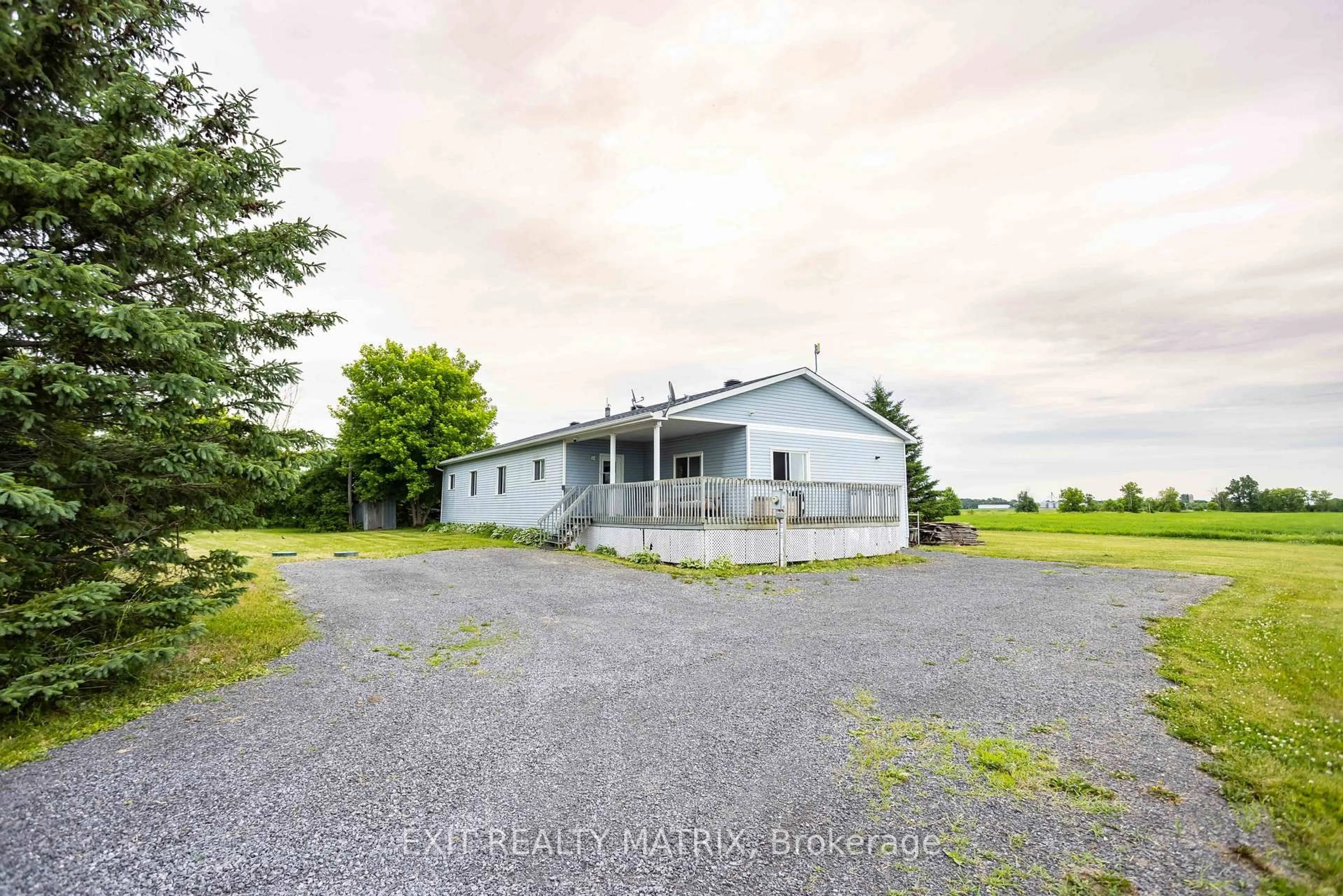 A pic from outside/outdoor area/front of a property/back of a property/a pic from drone, building for 859 800 Rte, The Nation Ontario K0A 3C0