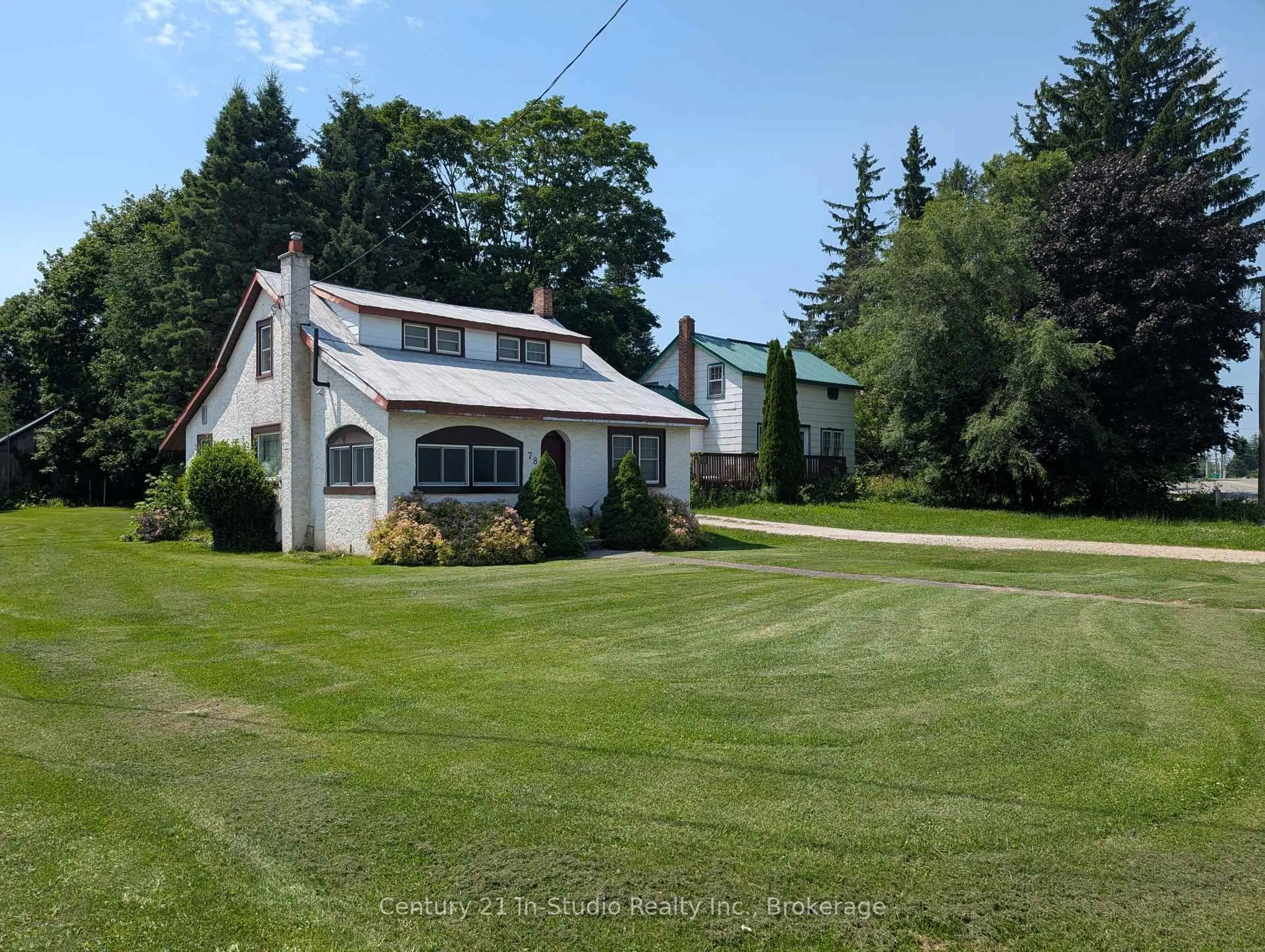 A pic from outside/outdoor area/front of a property/back of a property/a pic from drone, unknown for 78 Garafraxa St, Chatsworth Ontario N0H 1G0