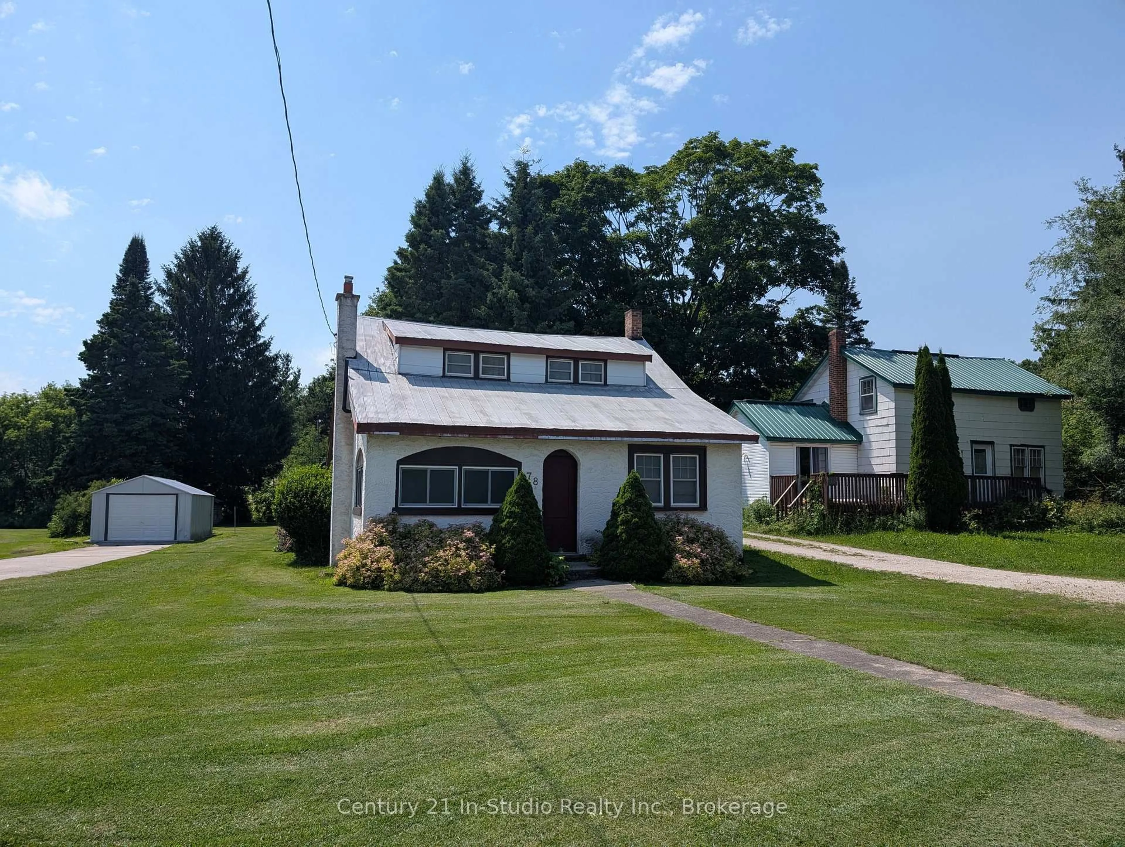 A pic from outside/outdoor area/front of a property/back of a property/a pic from drone, street for 78 Garafraxa St, Chatsworth Ontario N0H 1G0